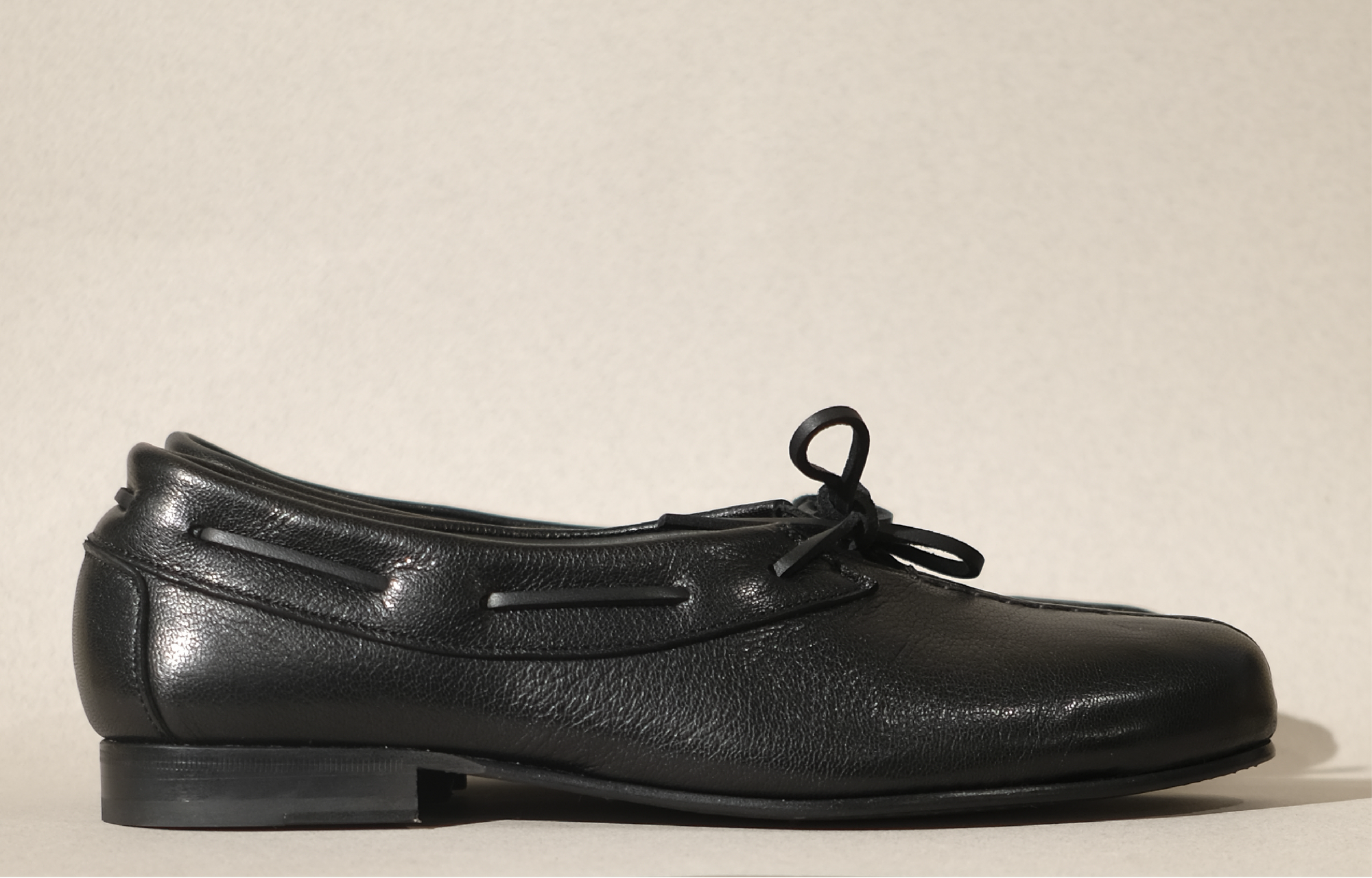 tilla supple shiny in black