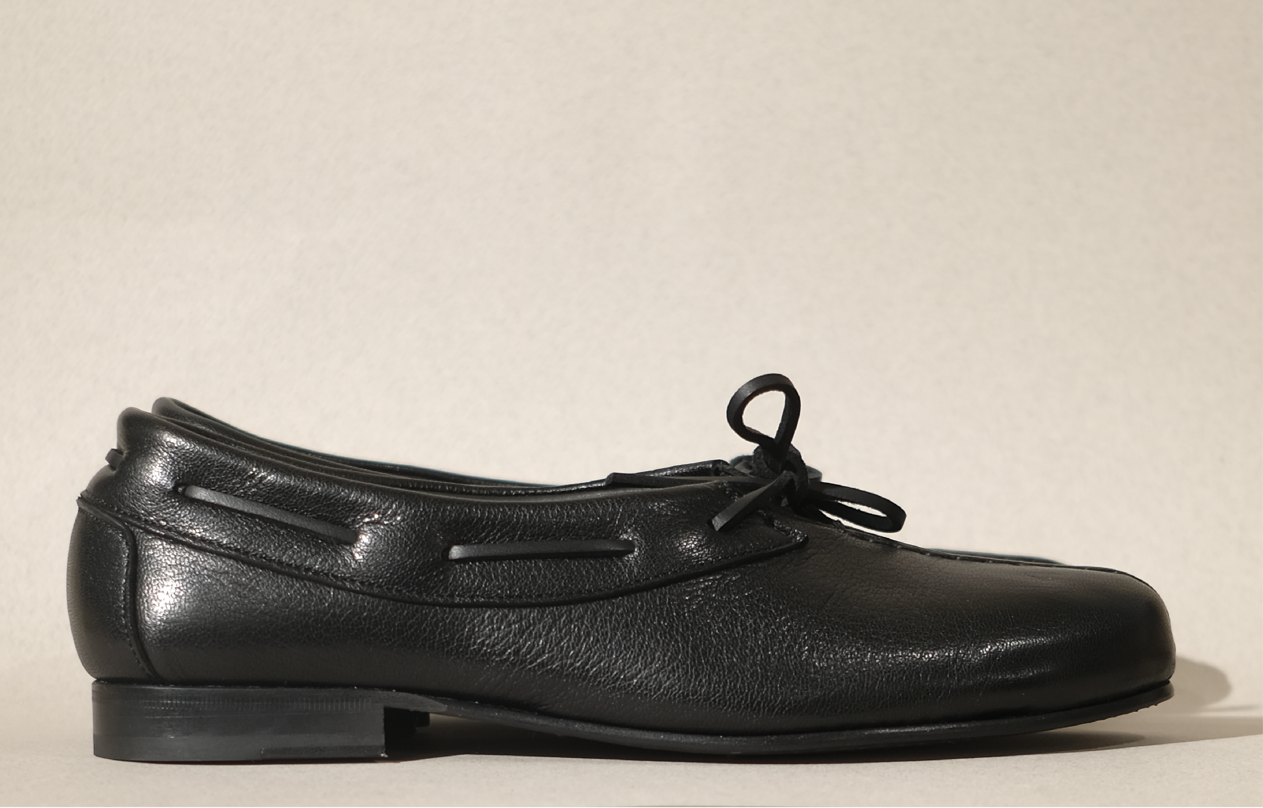 tilla supple shiny in black