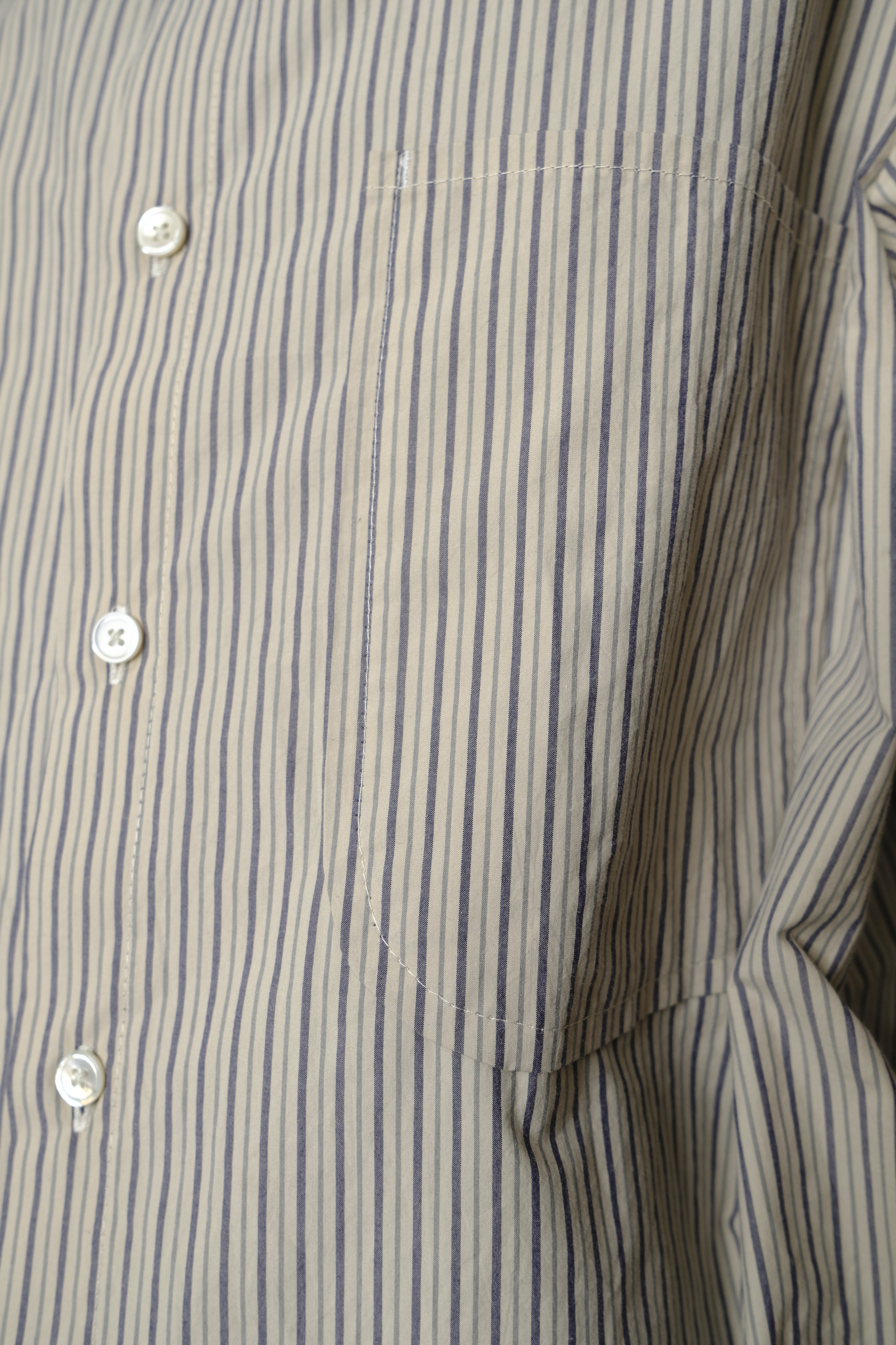 office shirt in cream/navy/grey typewriter