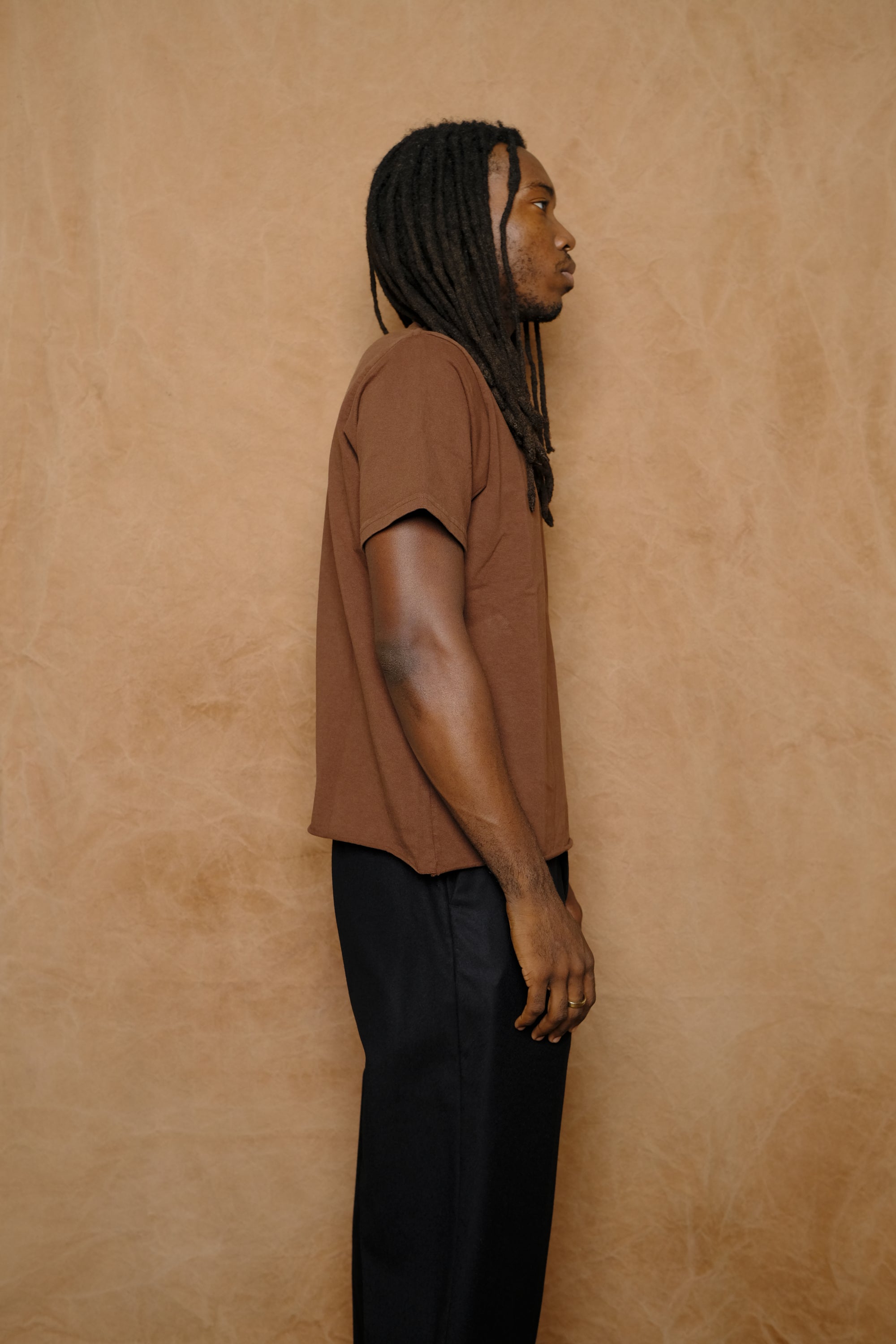 on the farm raw hem tee in cocoa