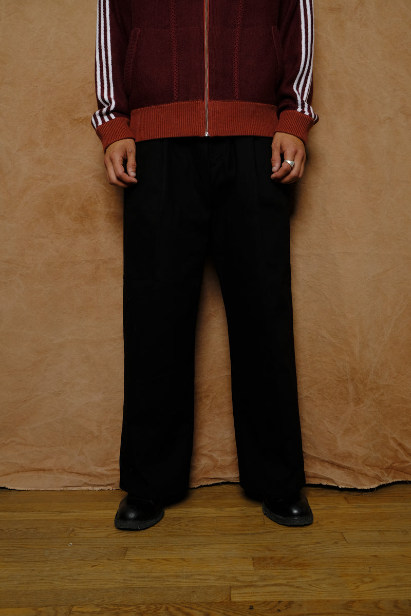 loose fit trousers in black