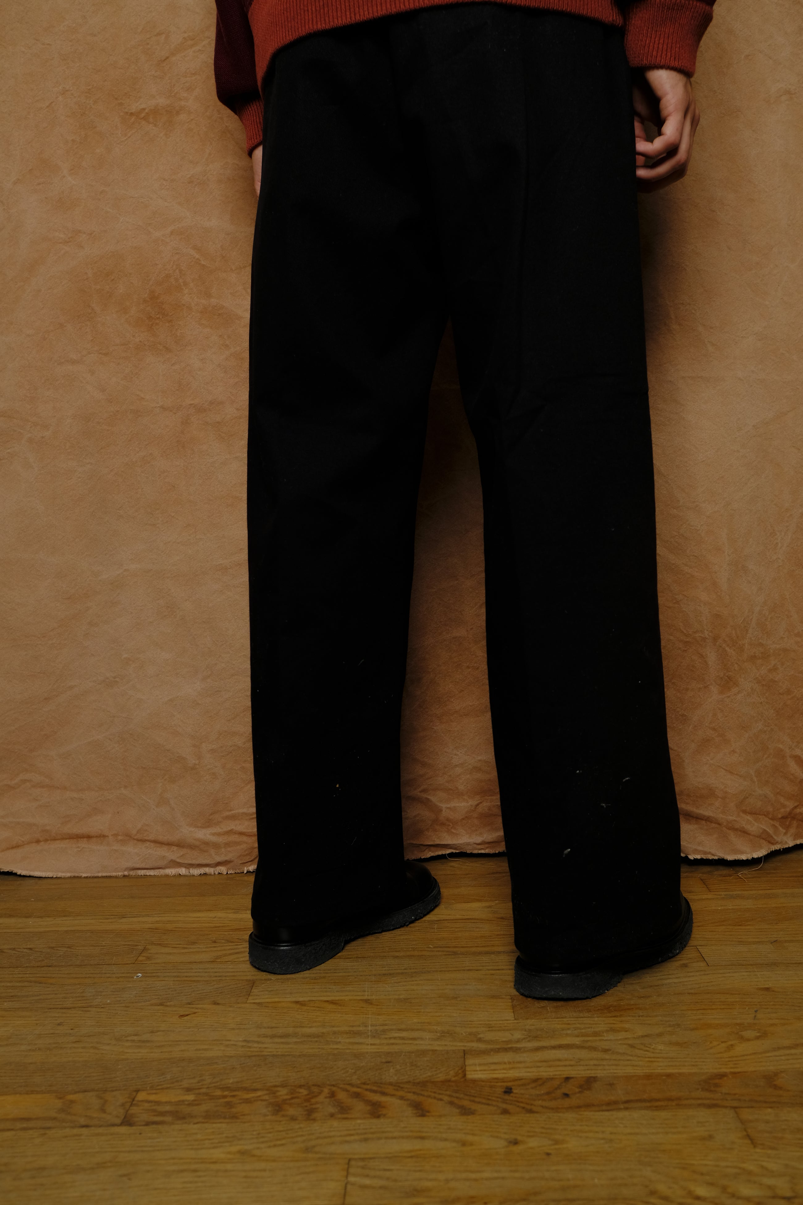 loose fit trousers in black