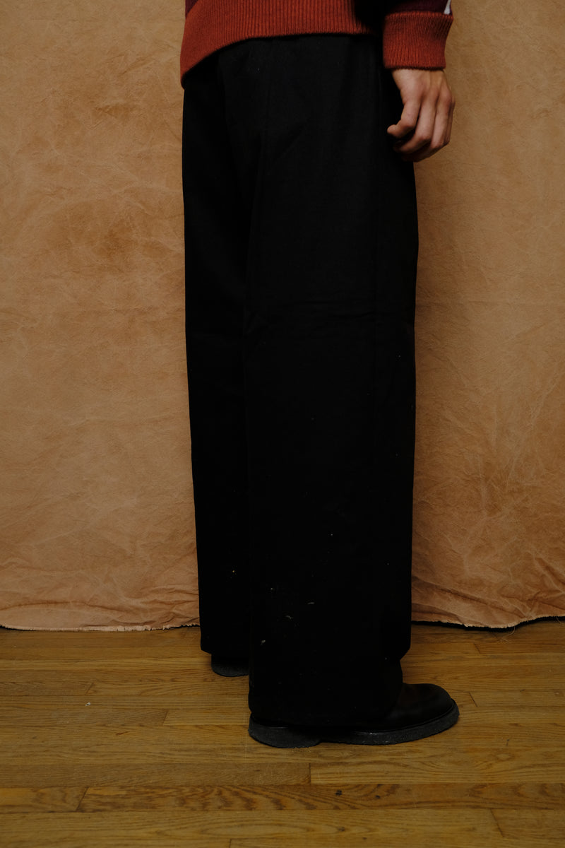 loose fit trousers in black