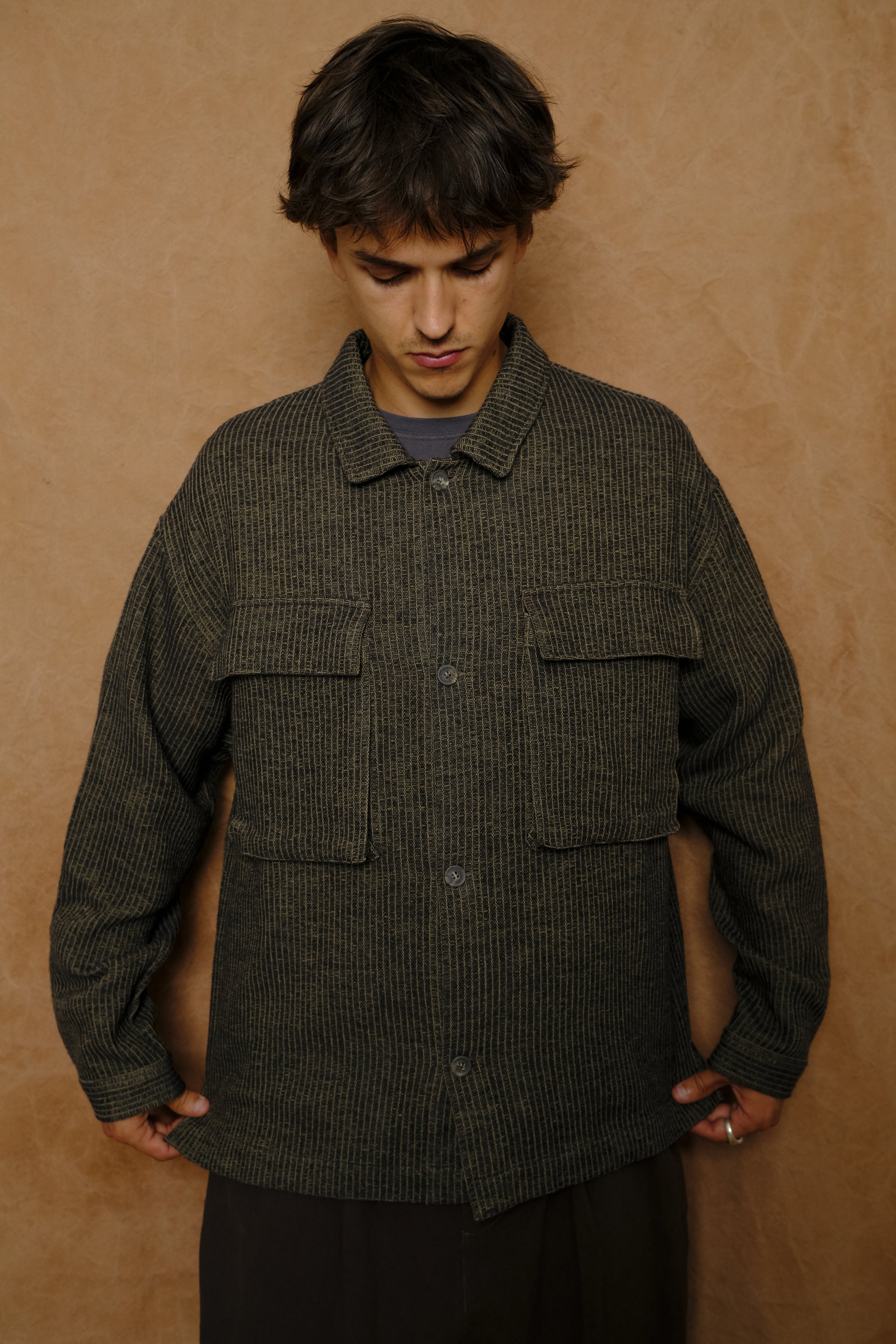 box overshirt in charcoal/olive