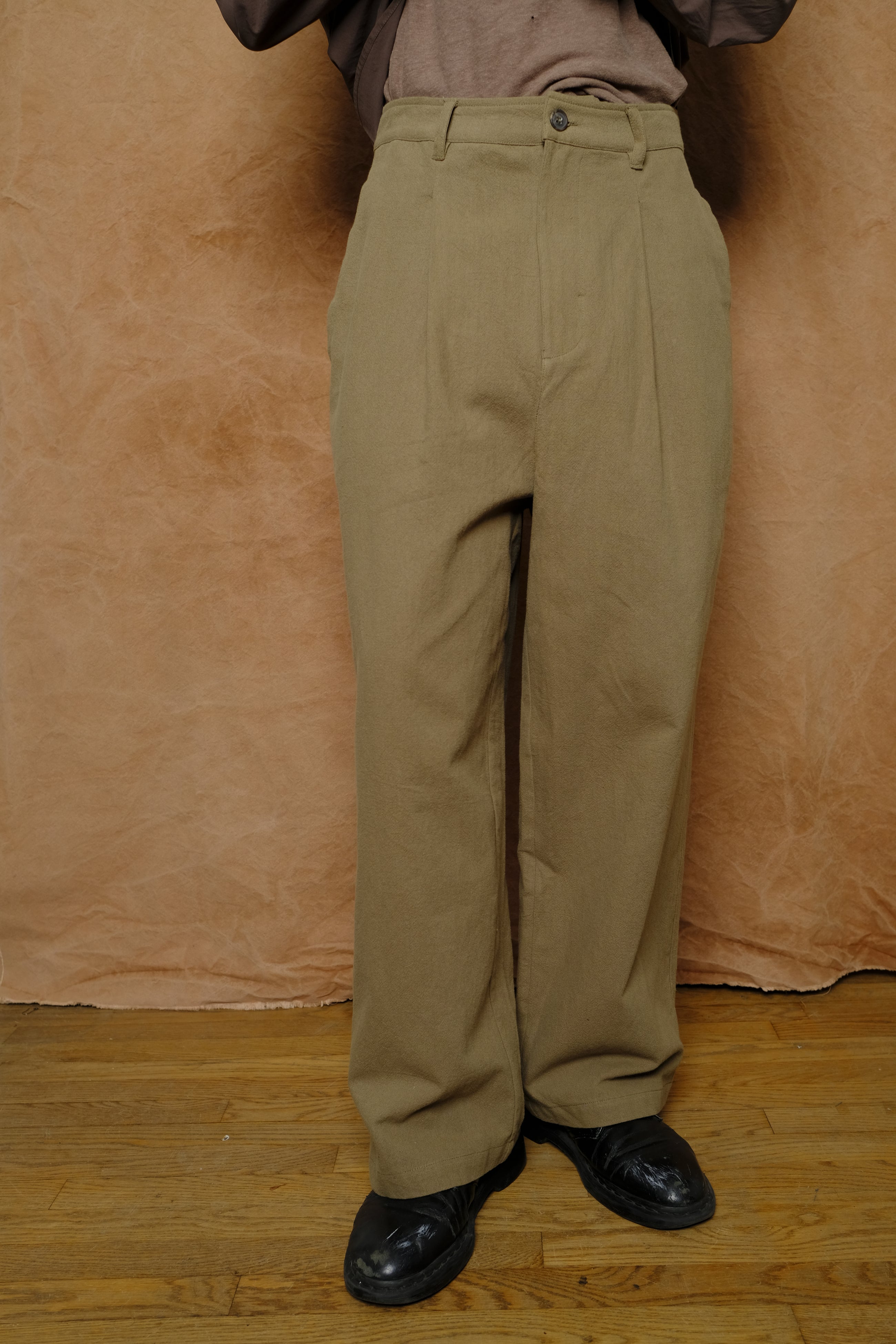 barro pant in muted olive