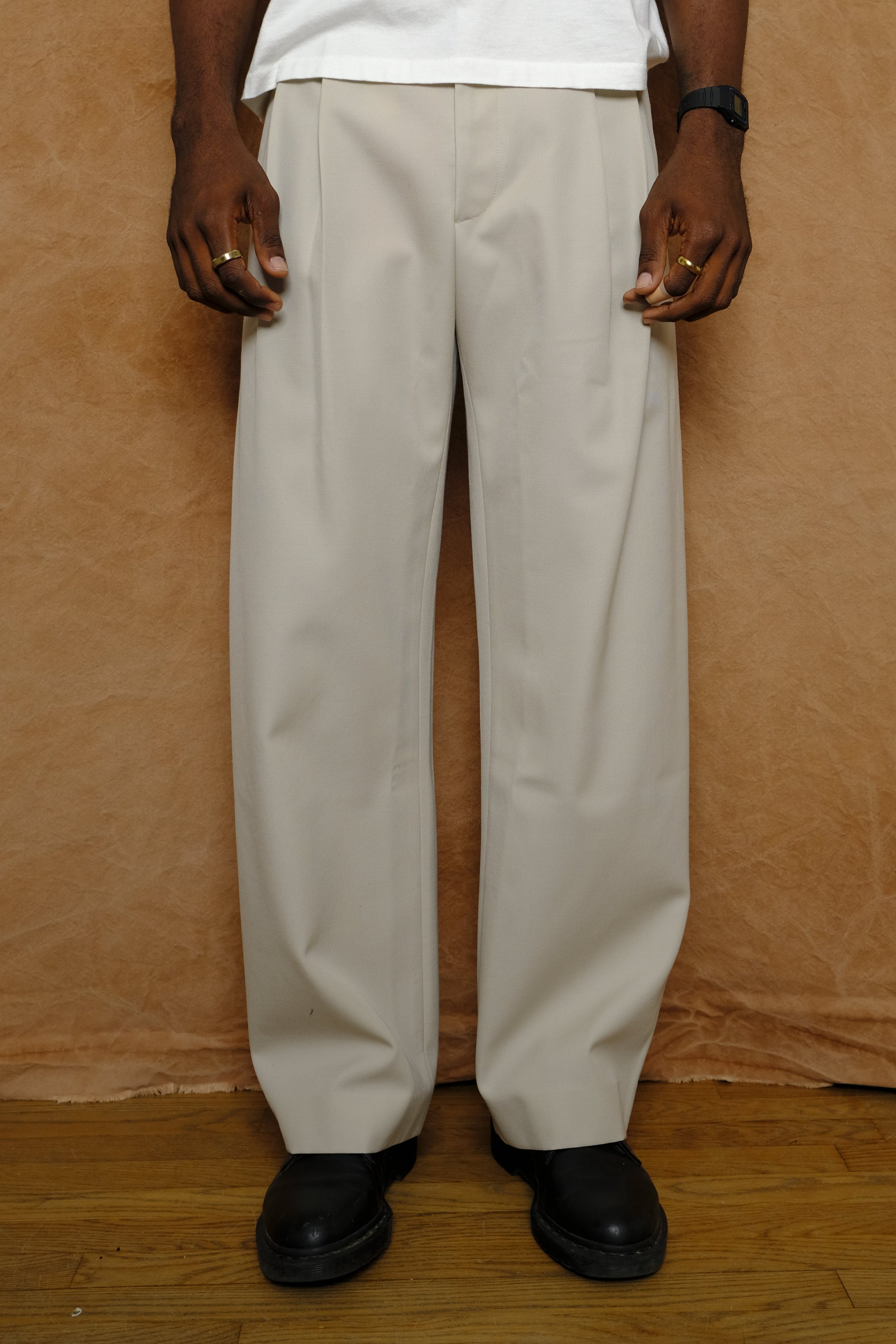 double pleat trouser in stone japanese wool