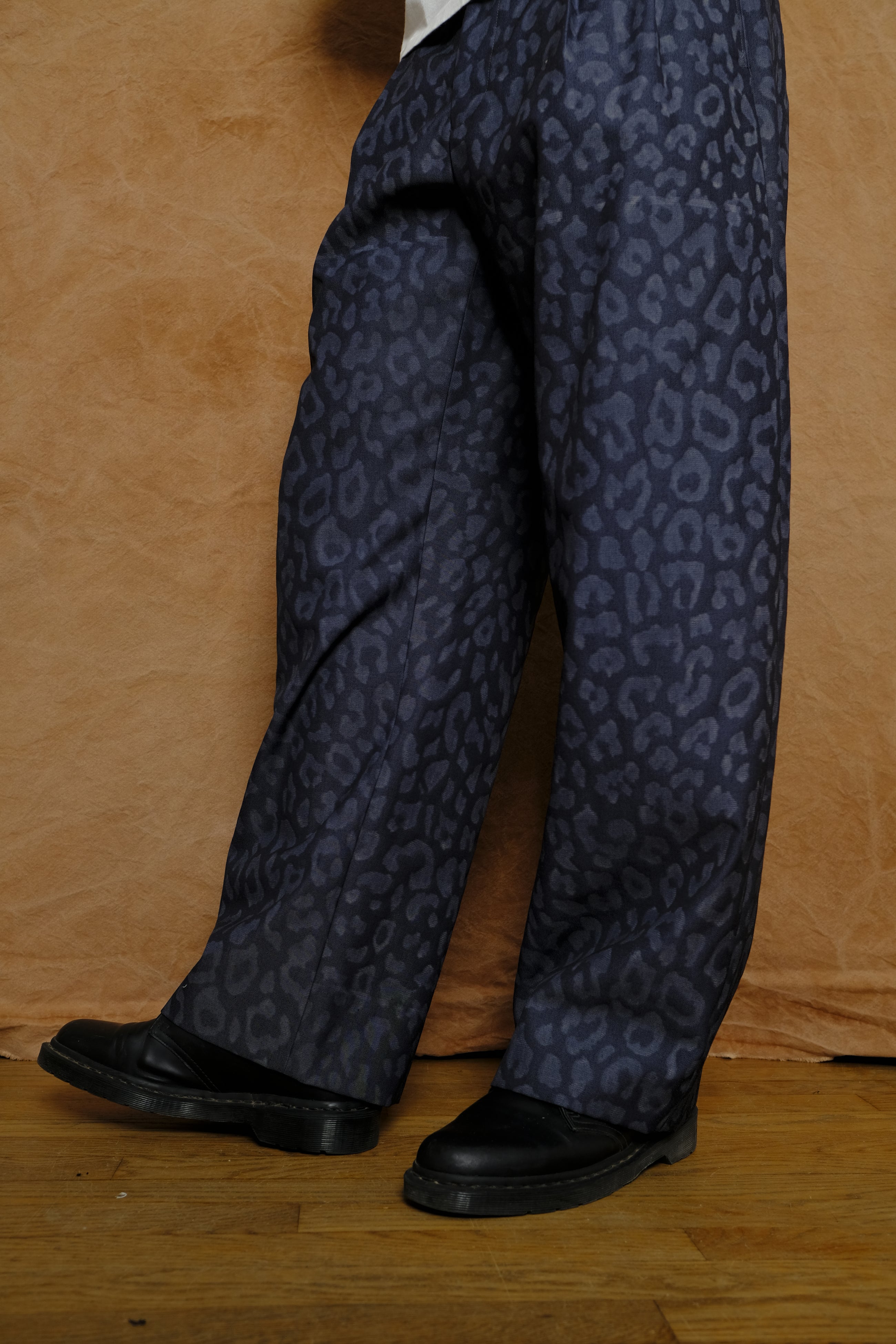 double pleat trouser in navy/leopard burn japanese wool