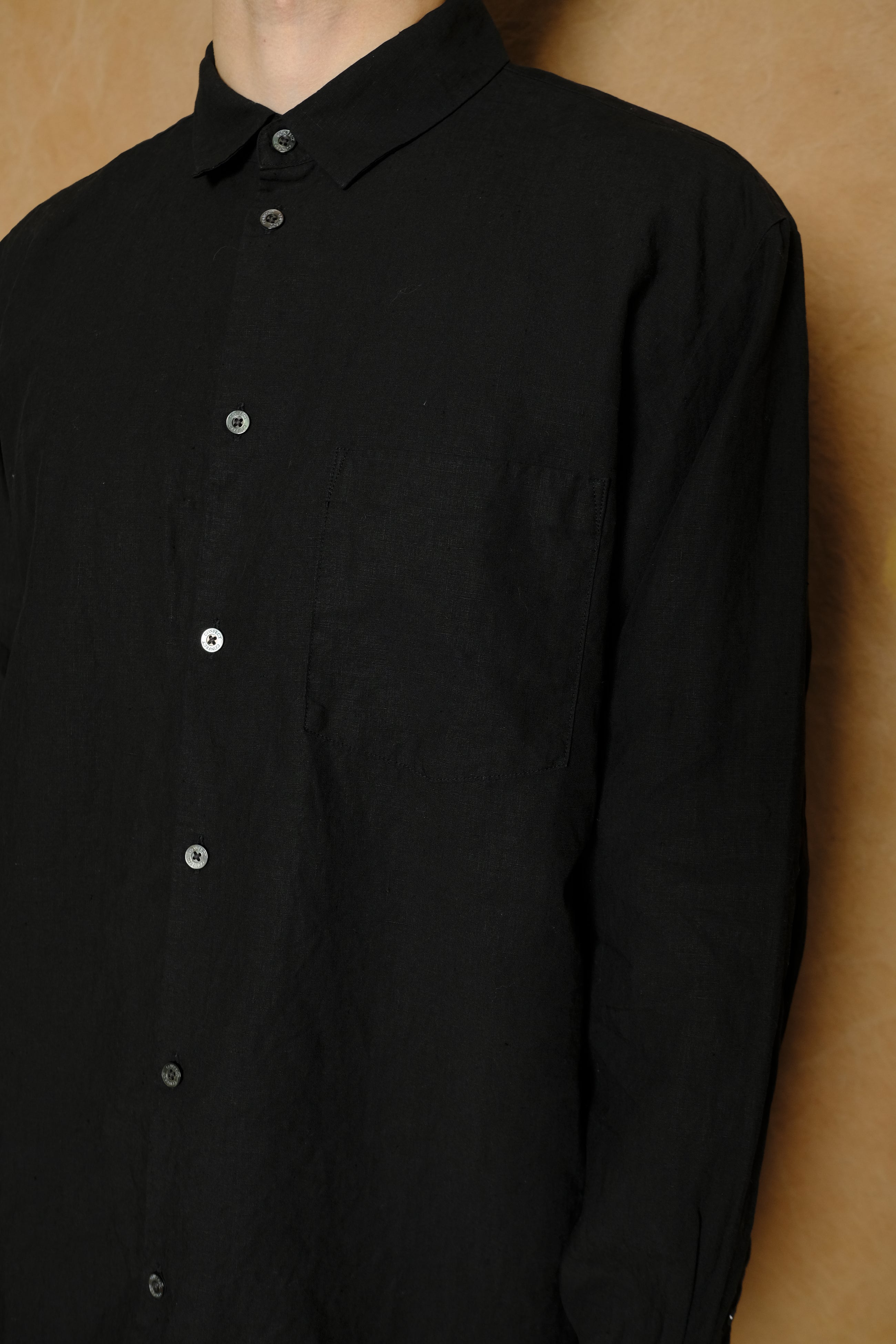 high count linen regular collar shirt in black