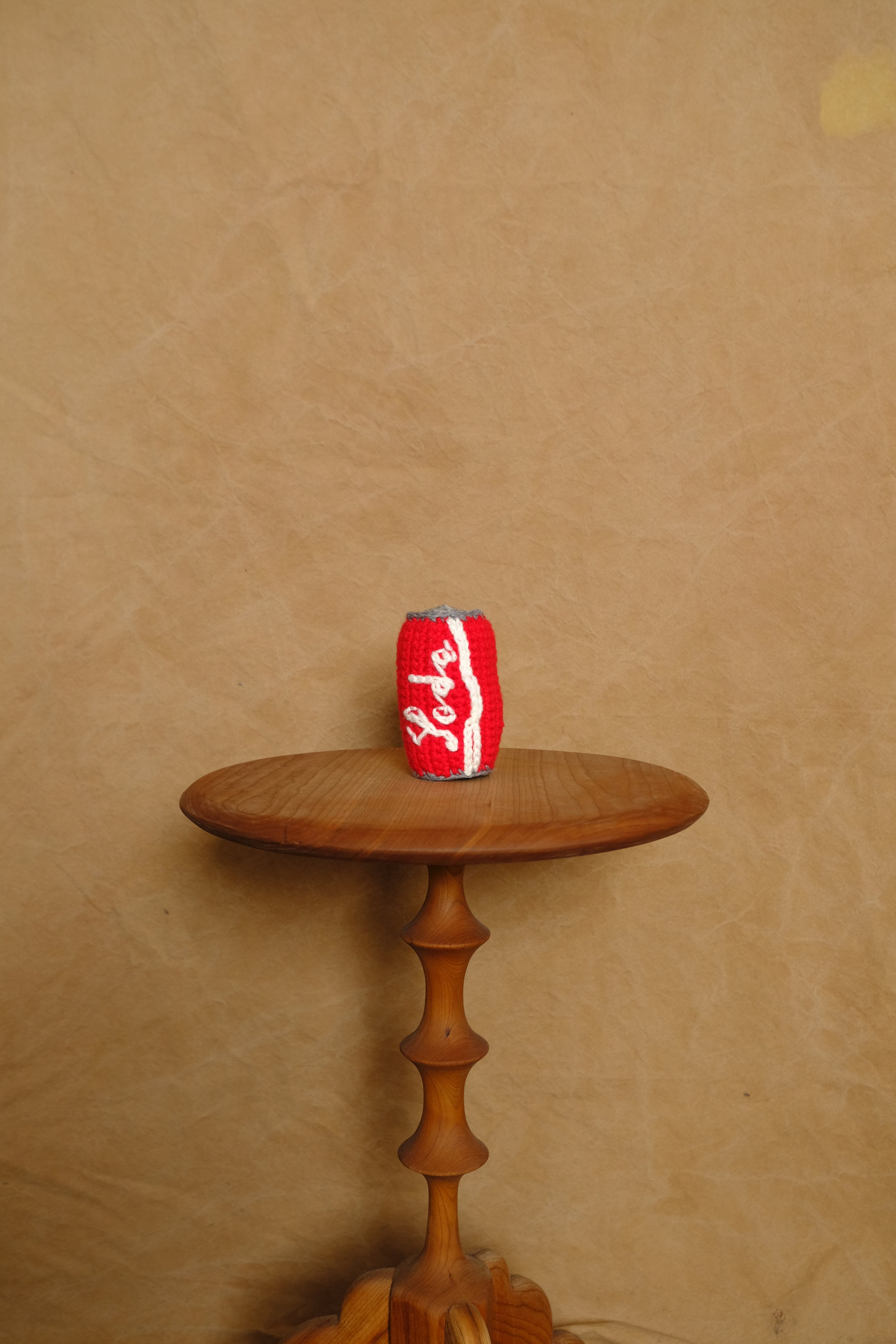 hand knitting soda can key ring in coke