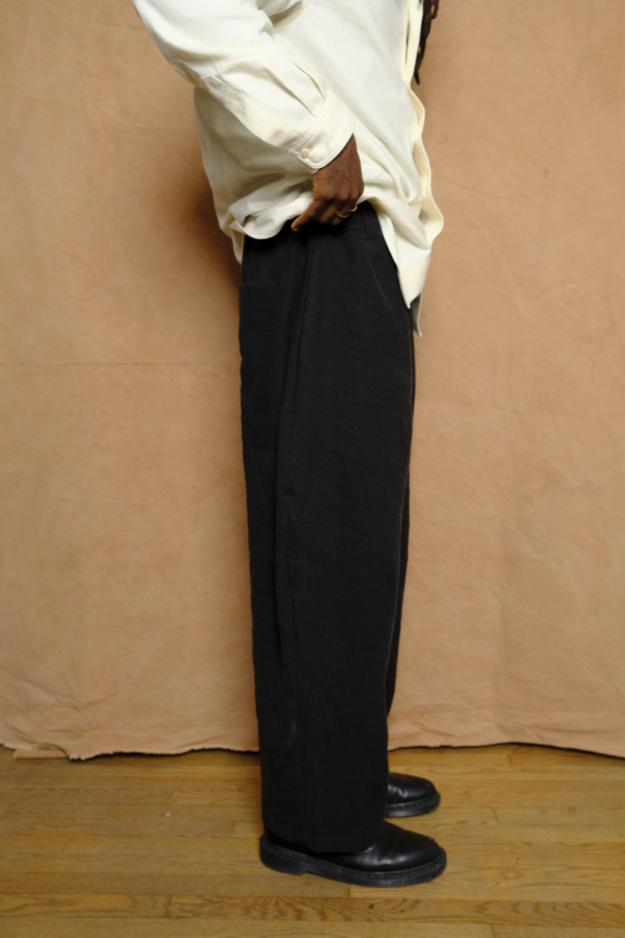 studio pant in black tumbled linen wool