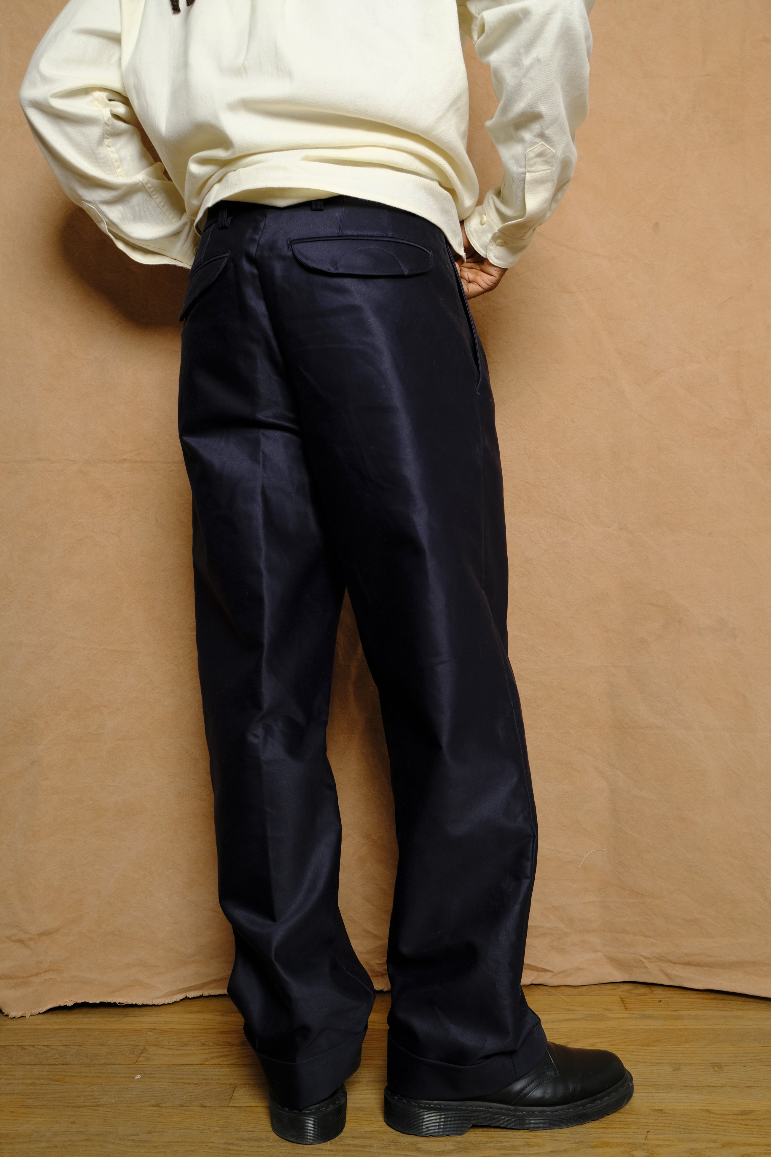 giza cotton moleskin tucked trousers in navy