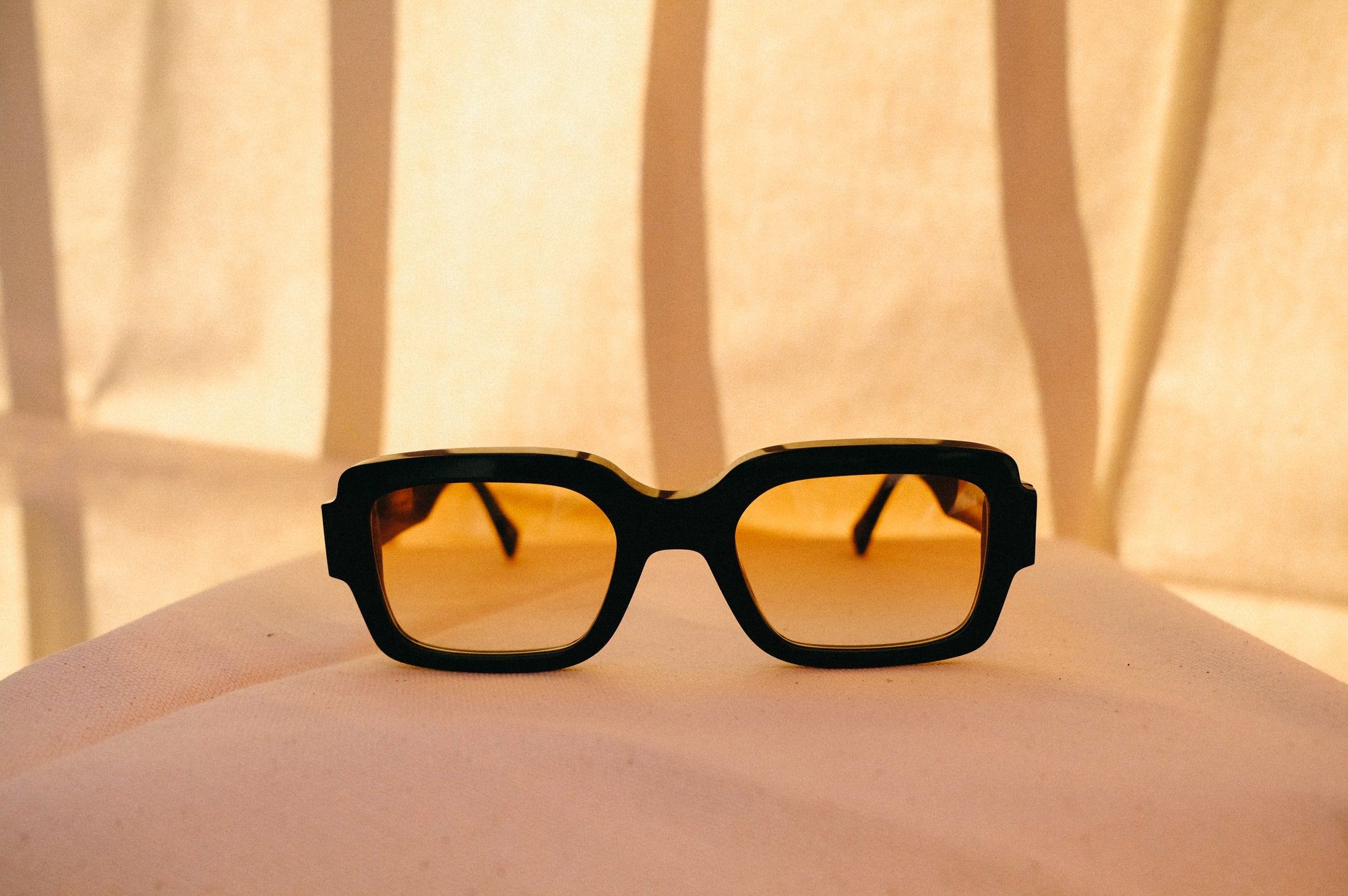 apollo - black - yellow lenses