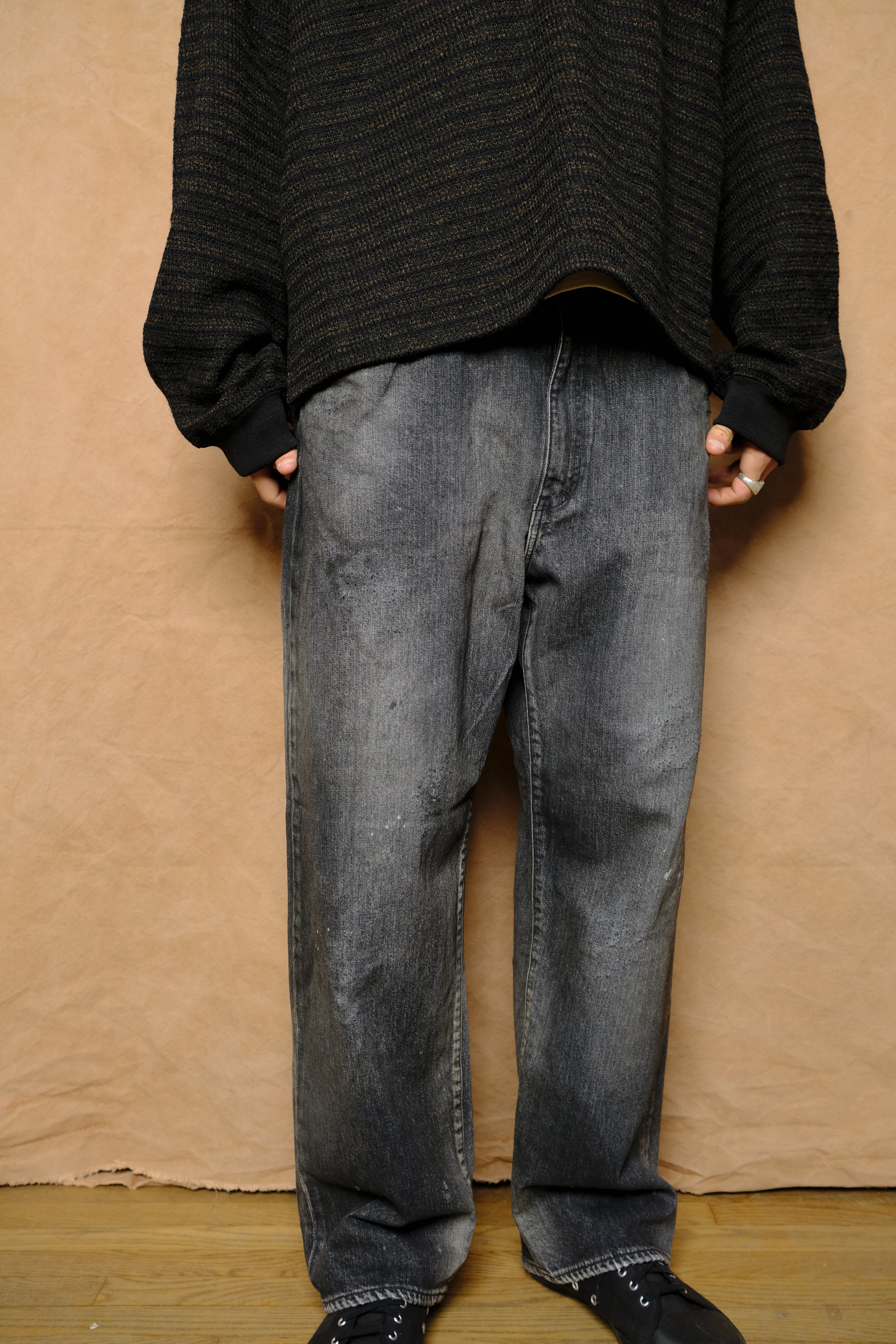 tapered denim pants in black