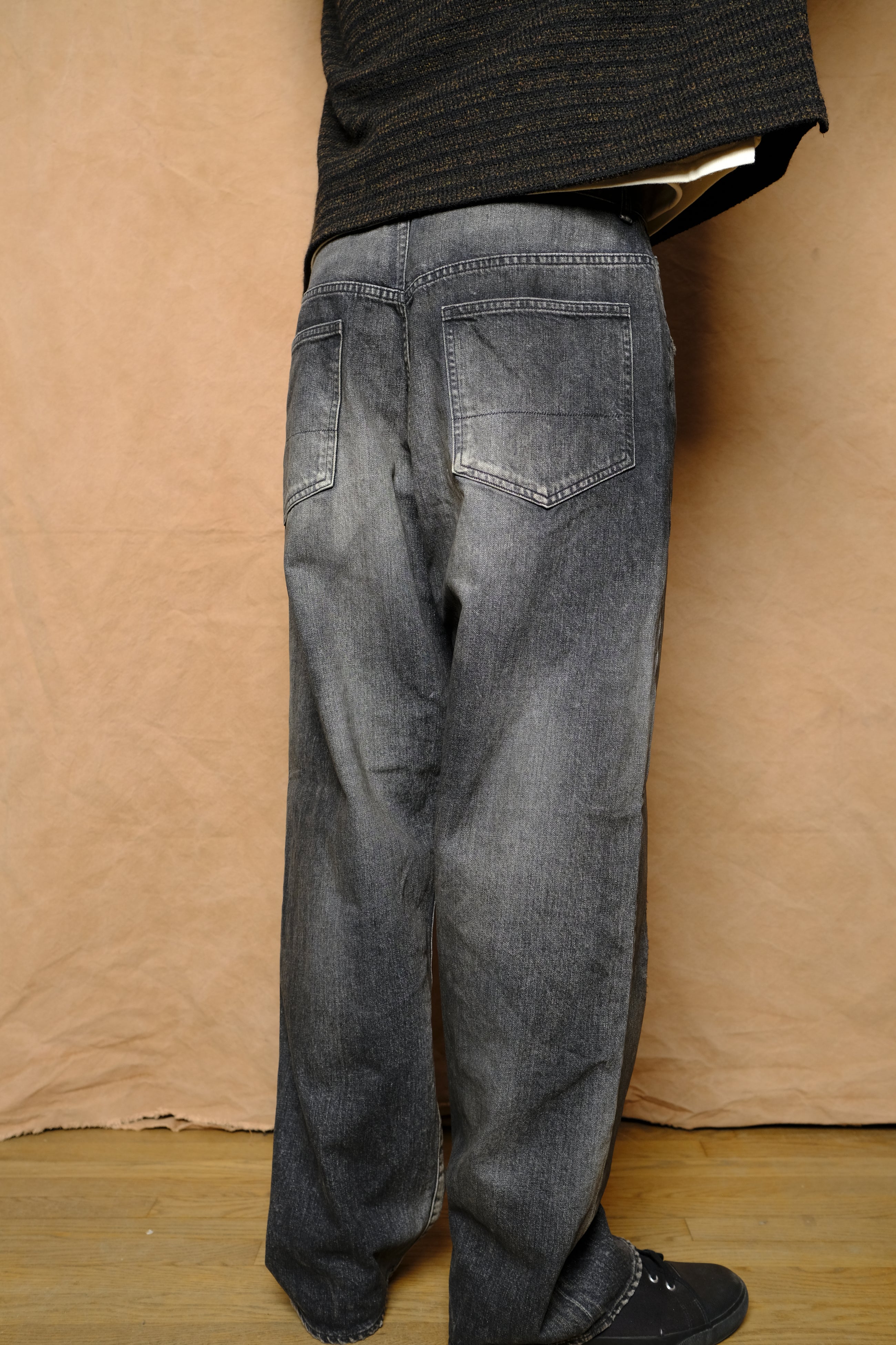 tapered denim pants in black