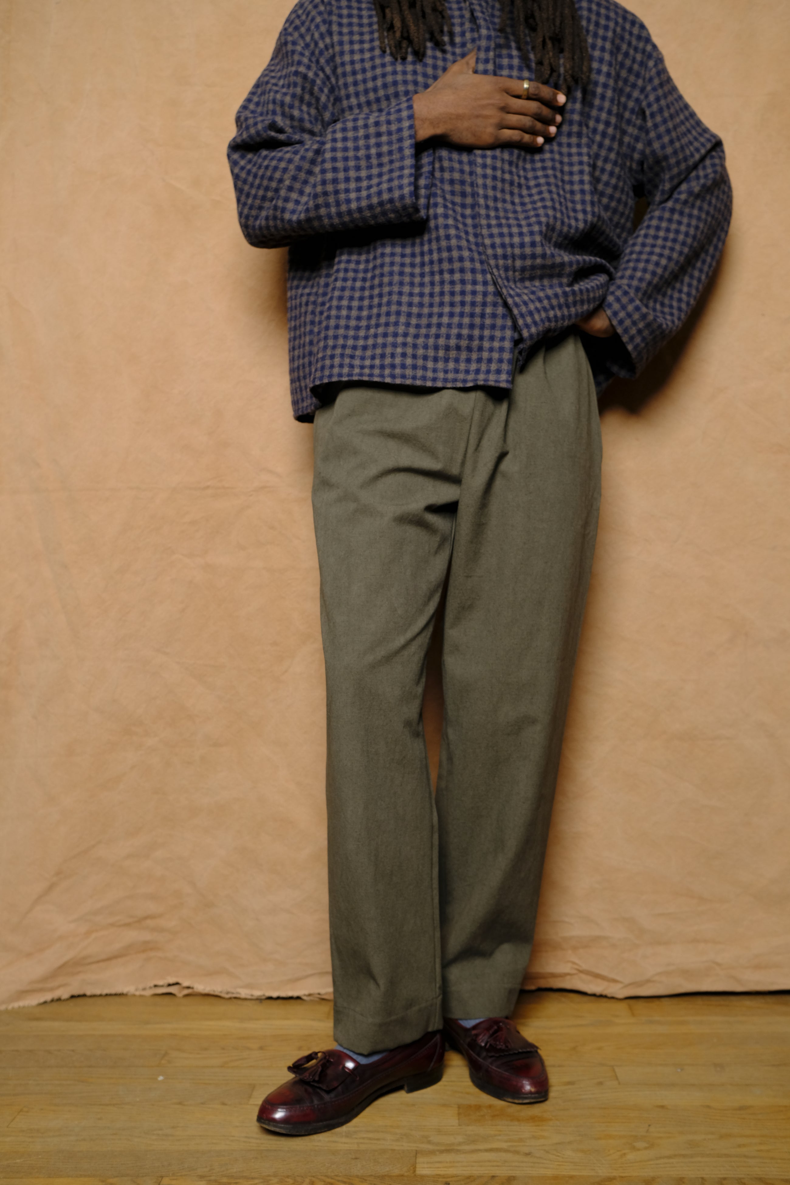 cafe pant in army green cotton linen canvas