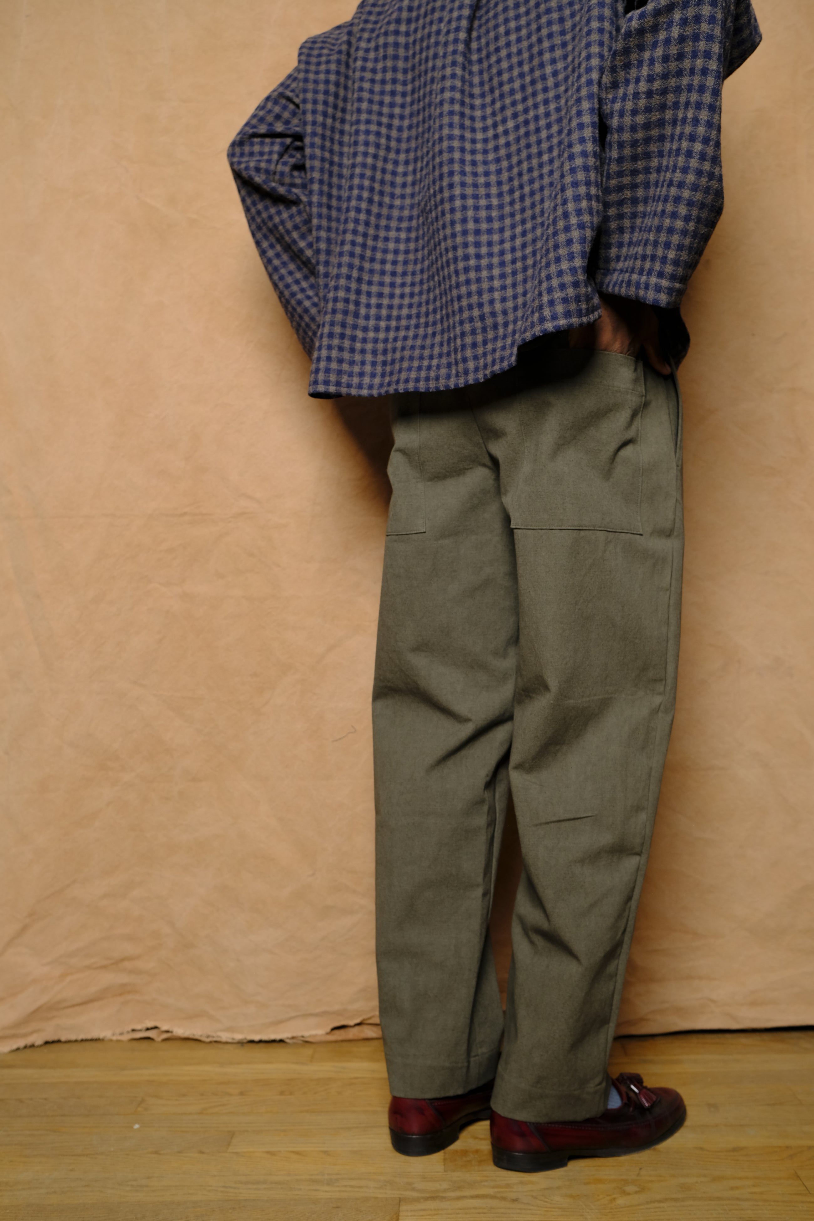 cafe pant in army green cotton linen canvas