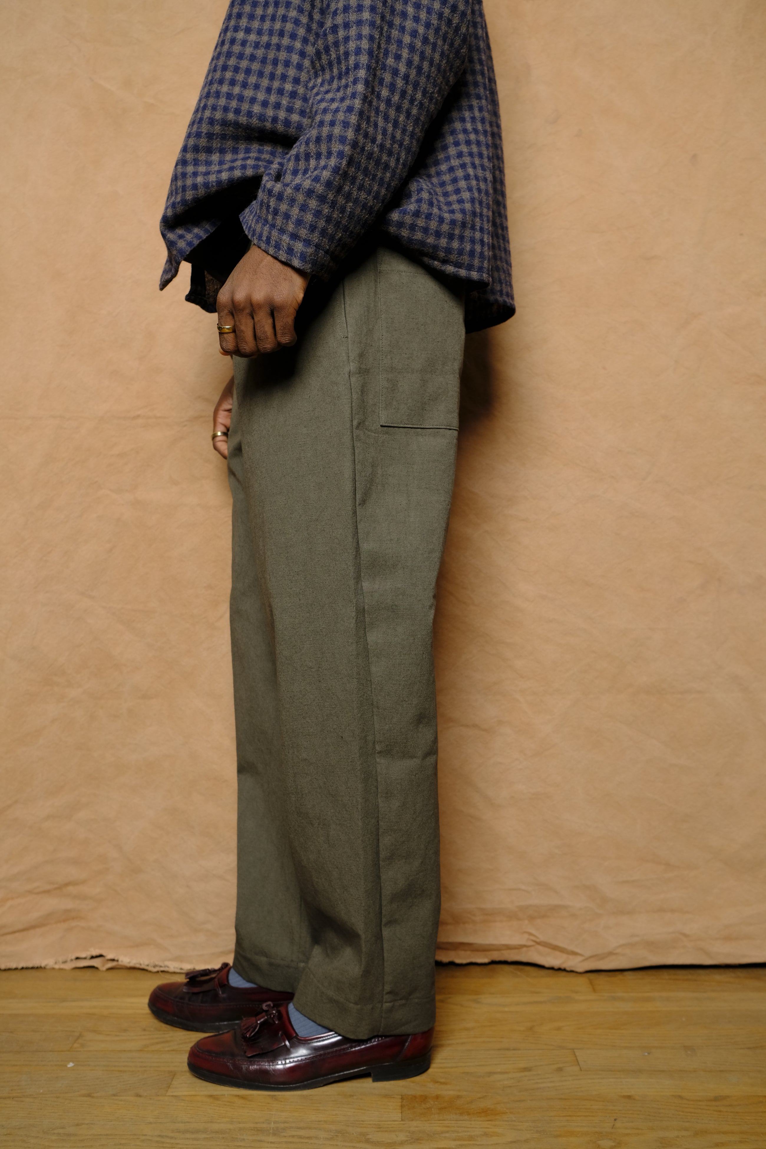 cafe pant in army green cotton linen canvas