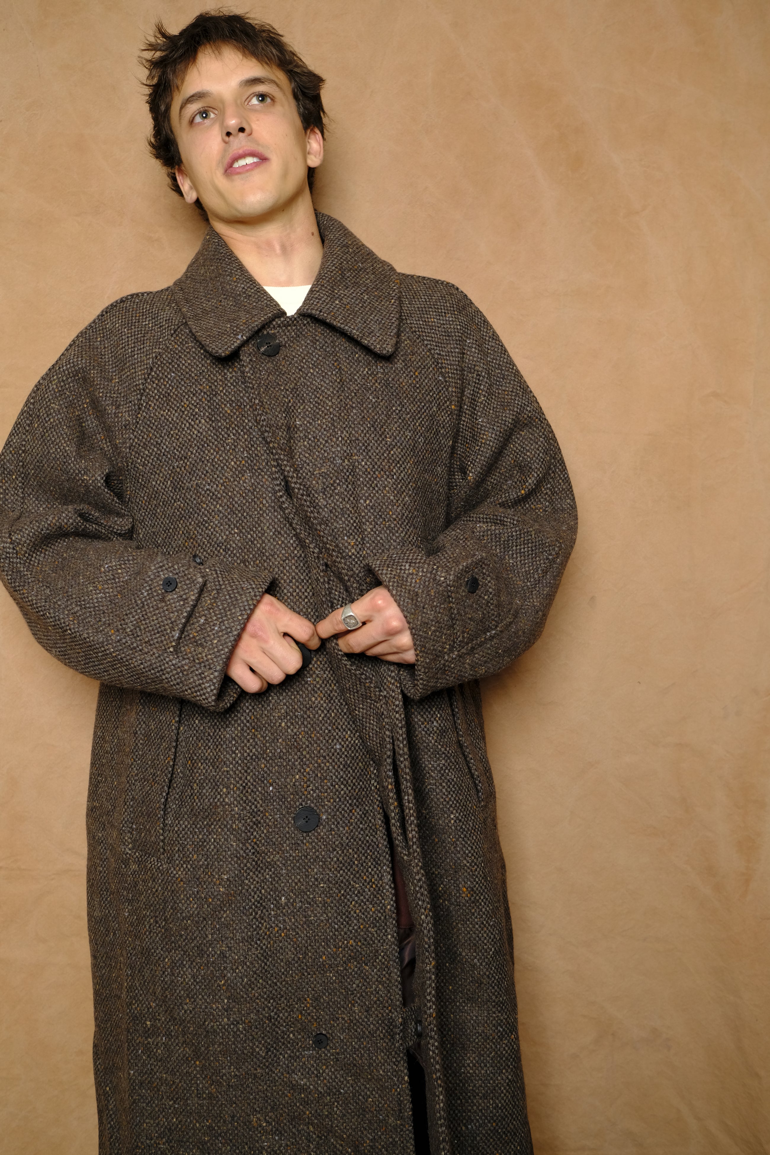 donegal tweed inverted pleats balmacaan coat in brown