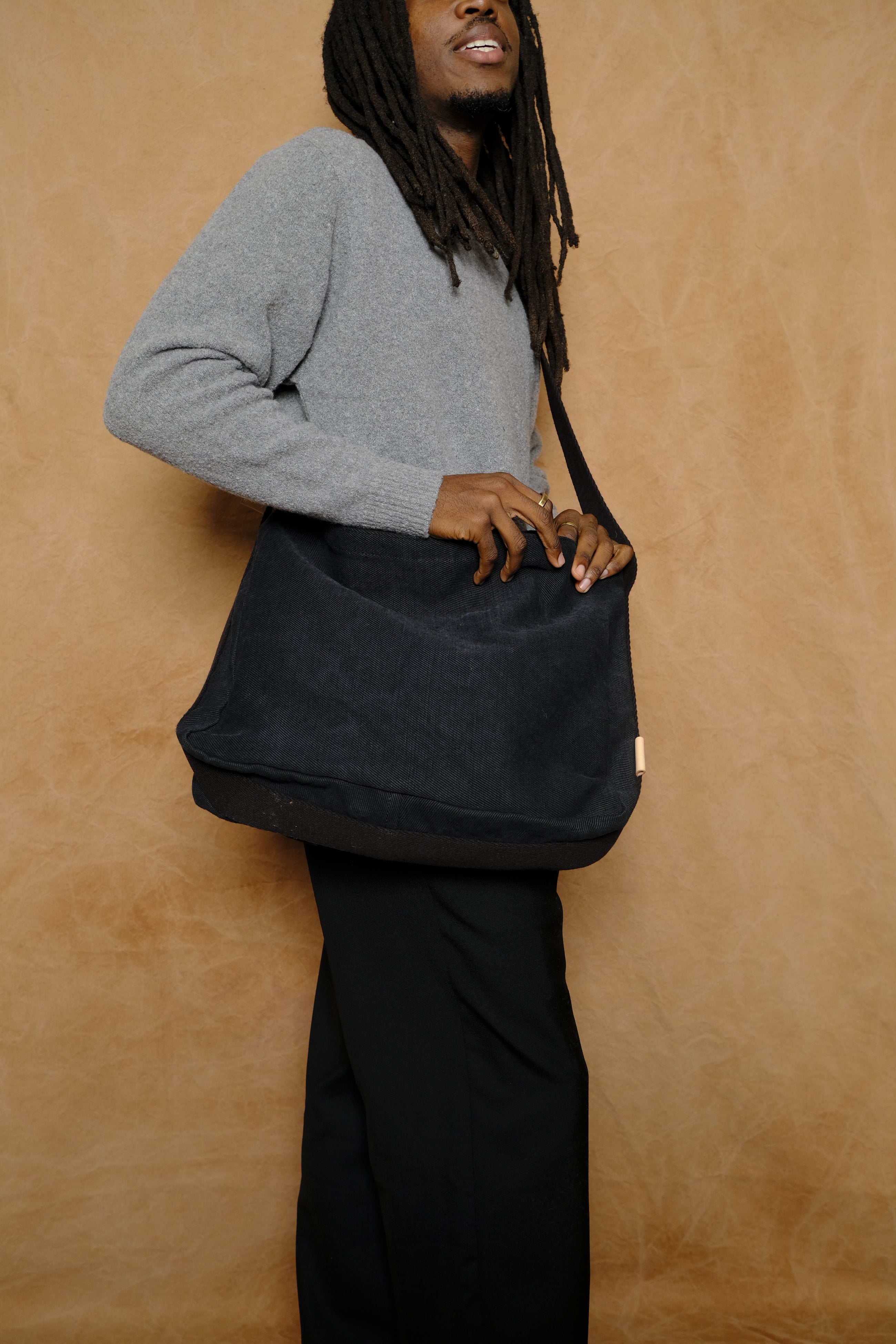 square shoulder bag small in black