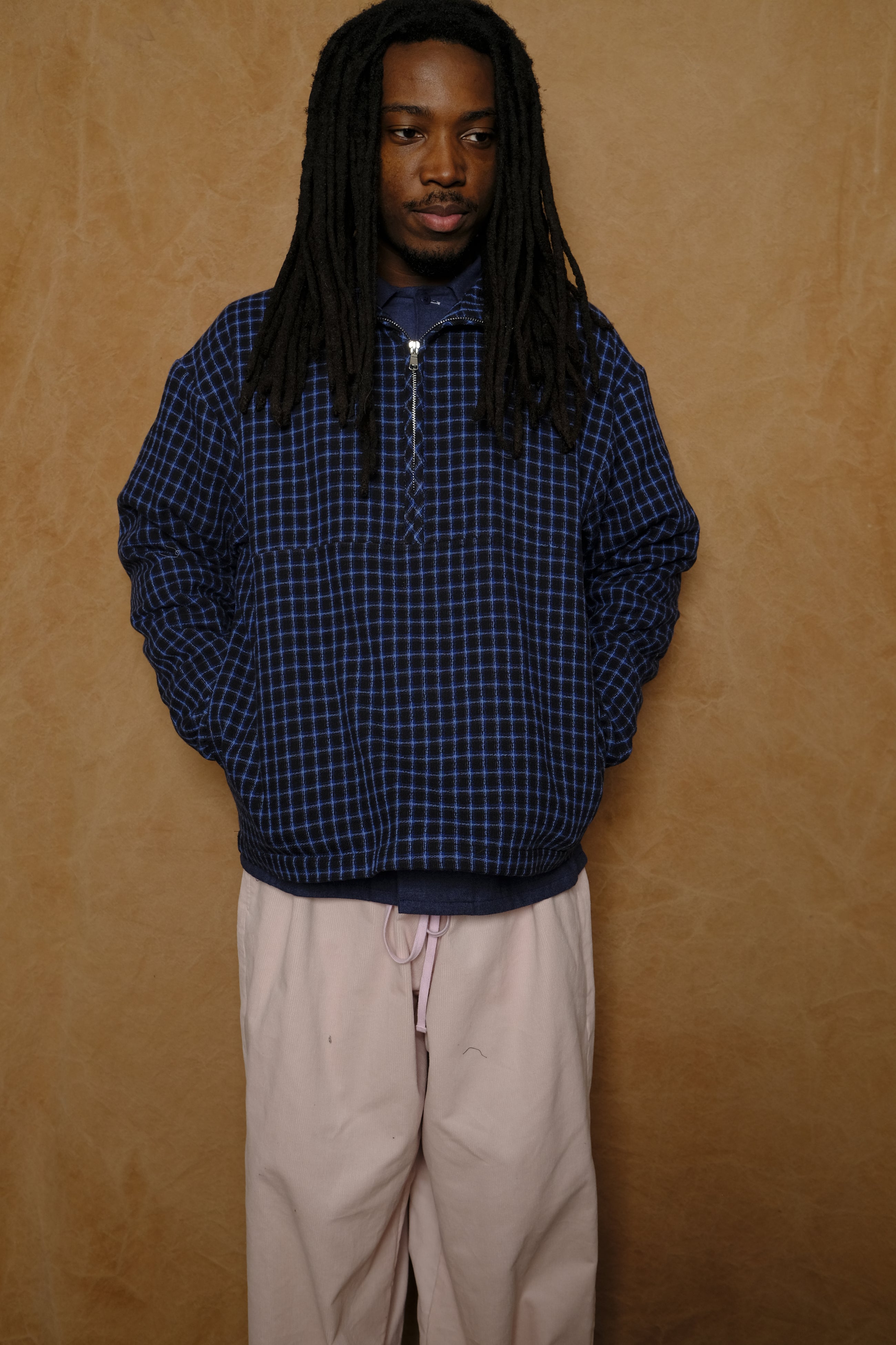 griddy half zip pullover in black / blue