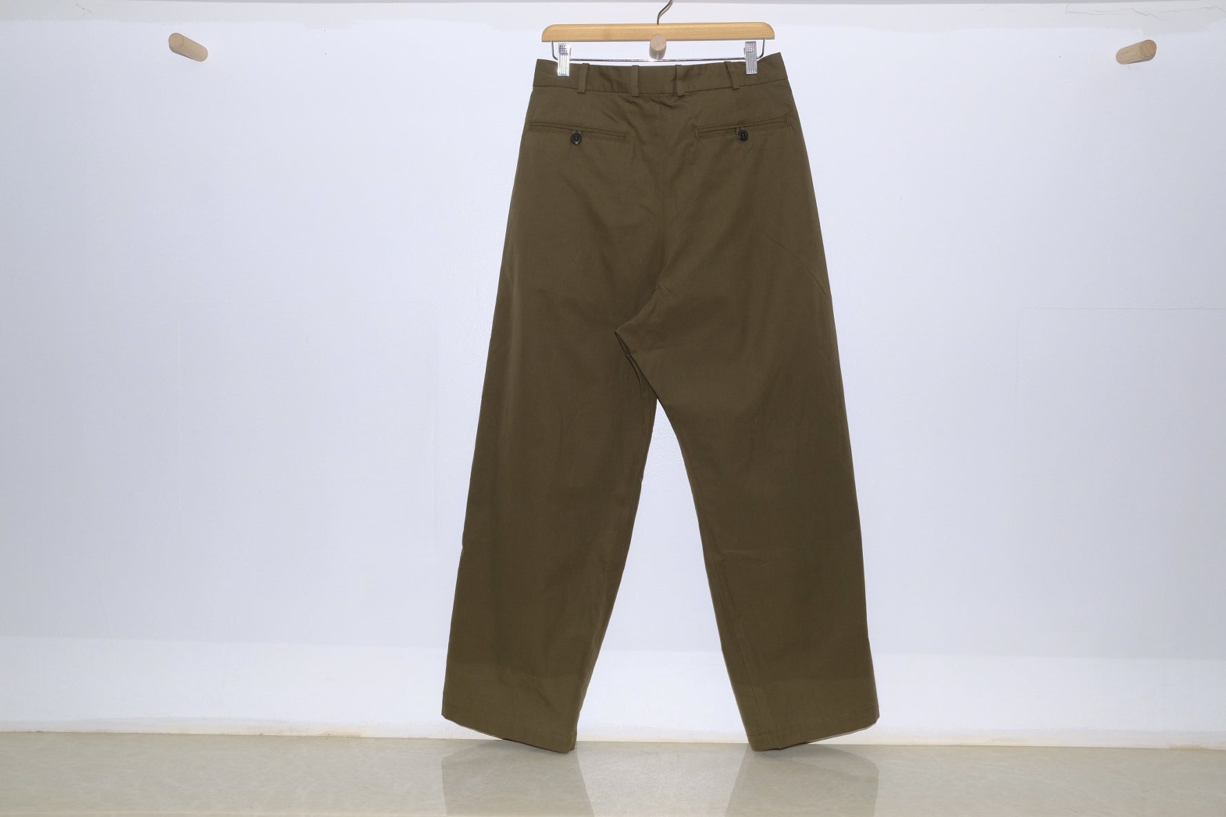 triple tuck wide pant in olive