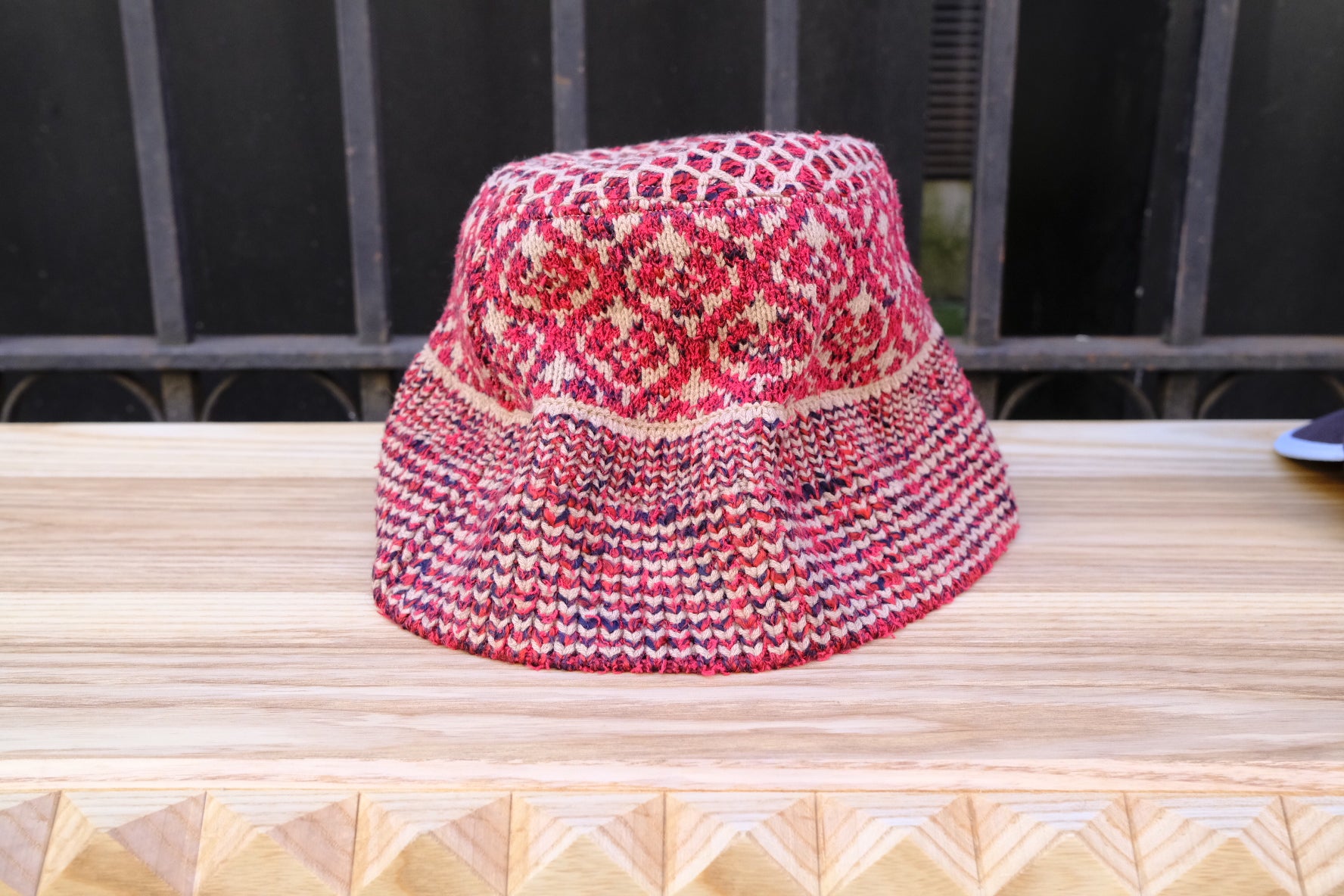 jacquard knit hat in red