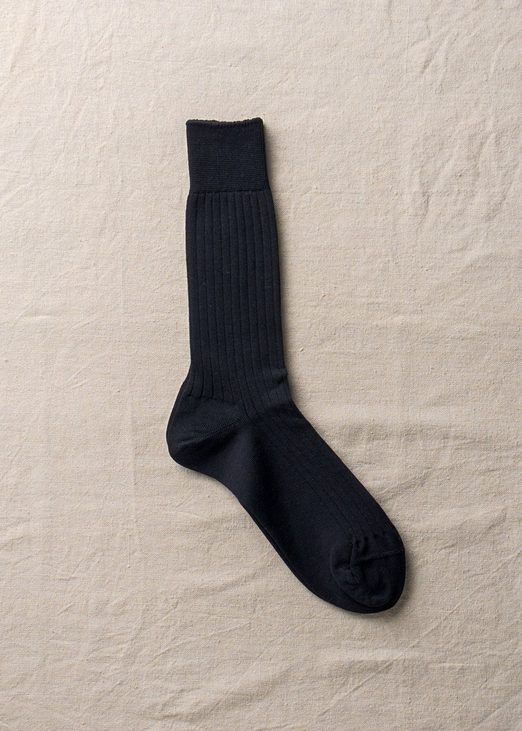 organic cotton ribbed socks in black