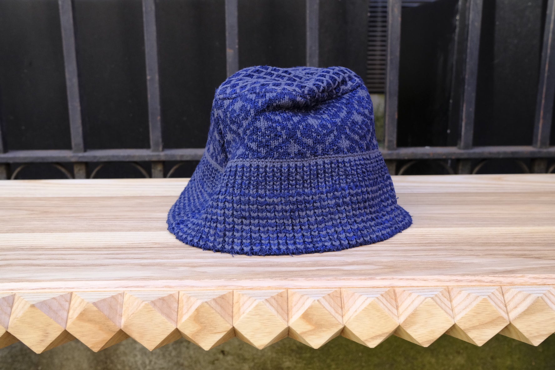 jacquard knit hat in navy