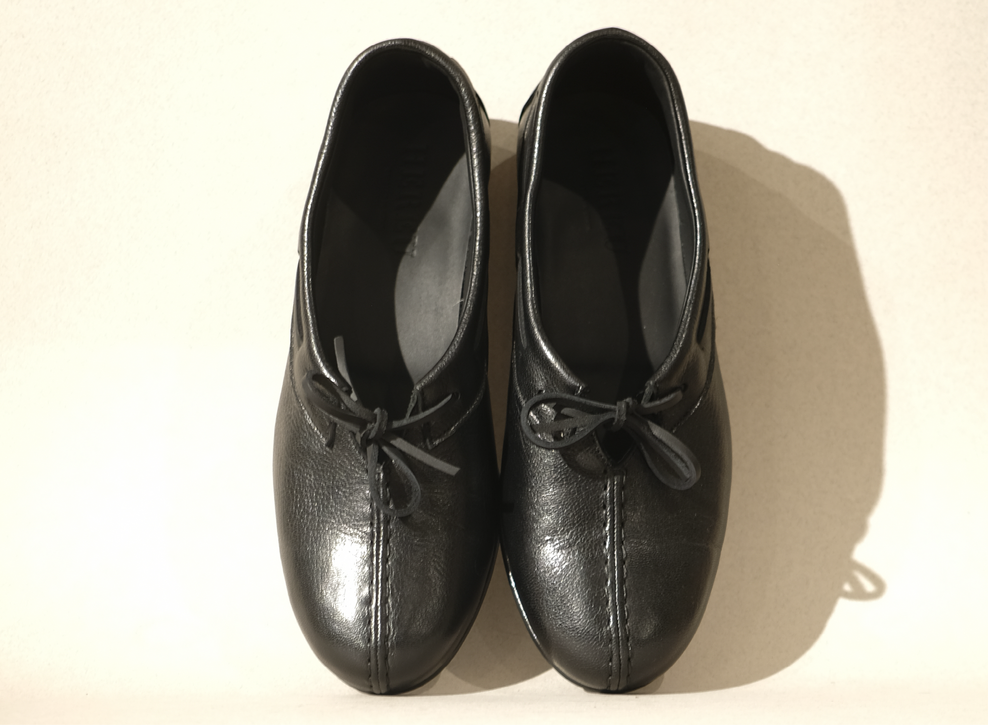 tilla supple shiny in black