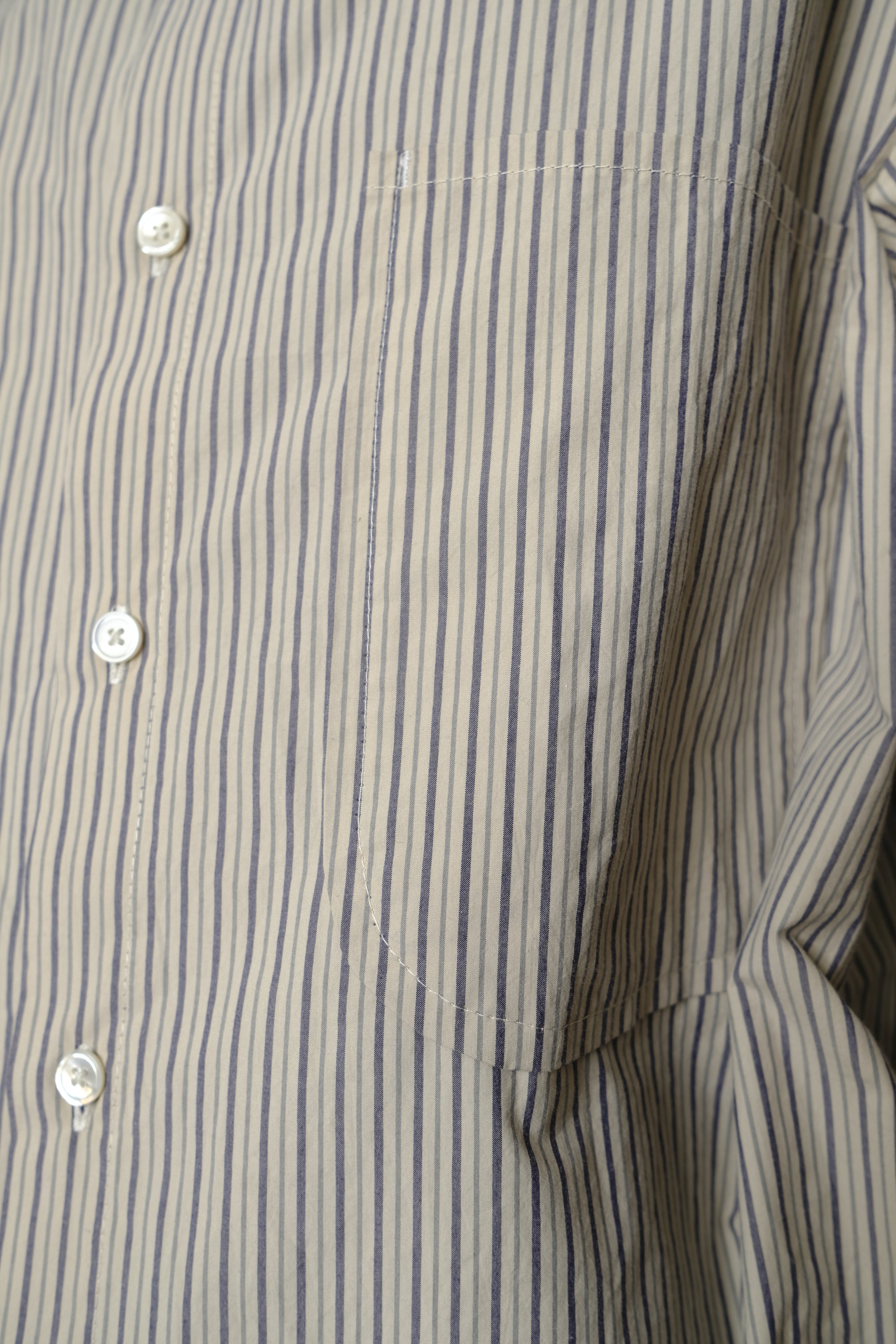 office shirt in cream/navy/grey typewriter