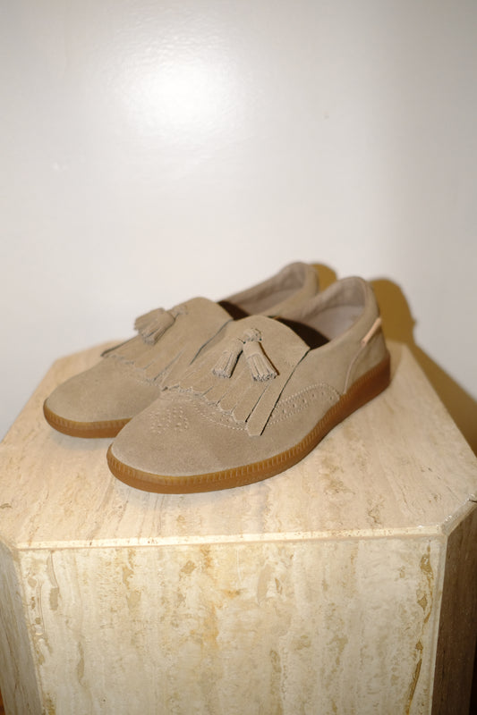 klein in light khaki