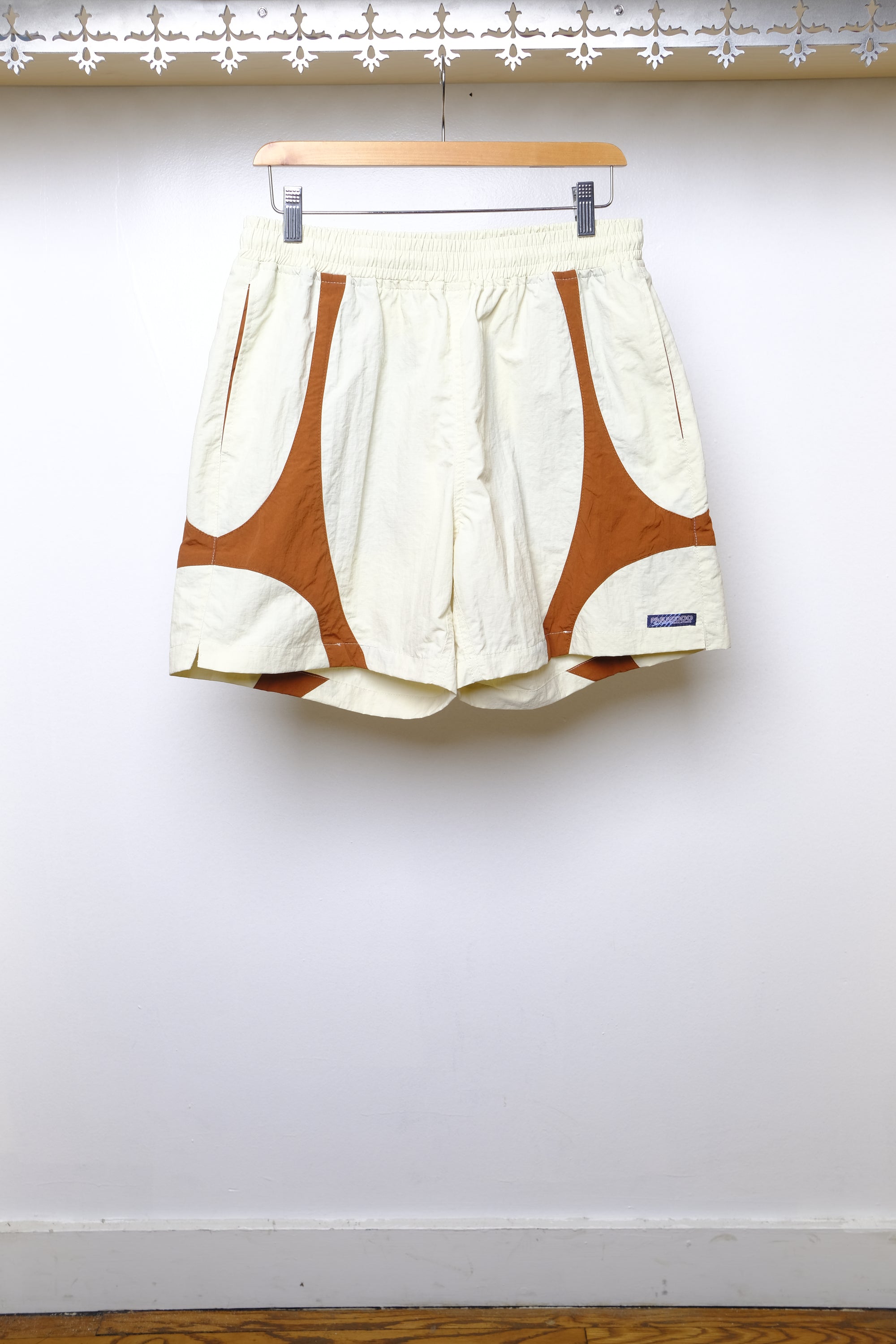 equis short in cream/adobe