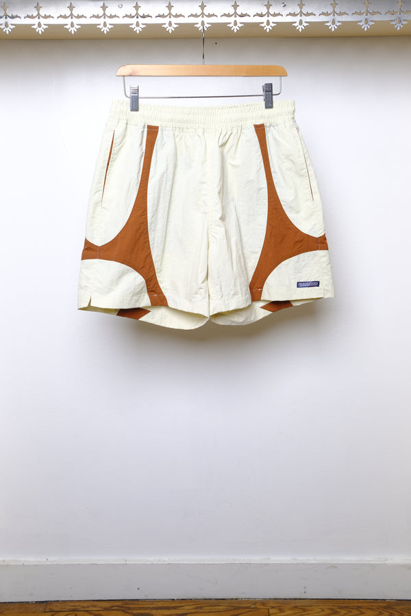 equis short in cream/adobe