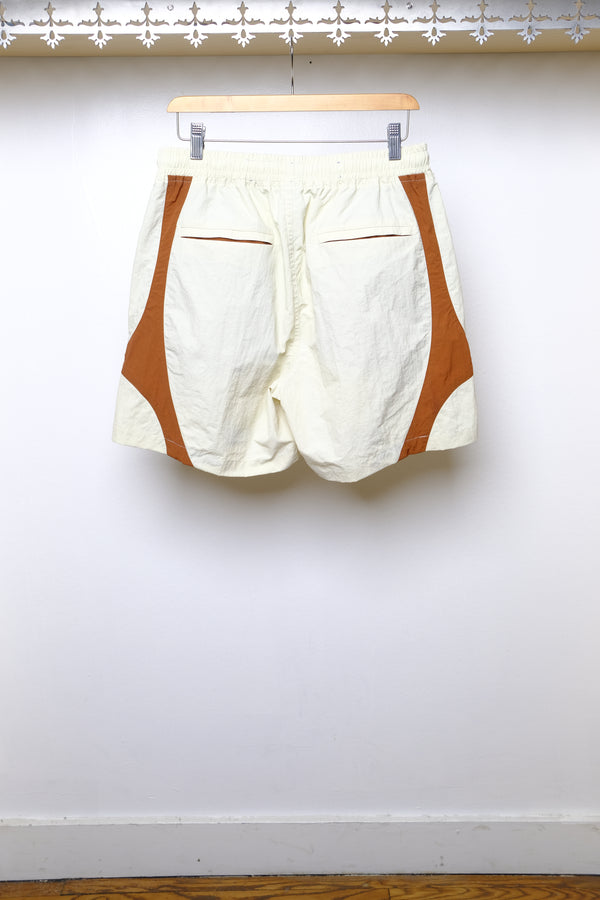 equis short in cream/adobe