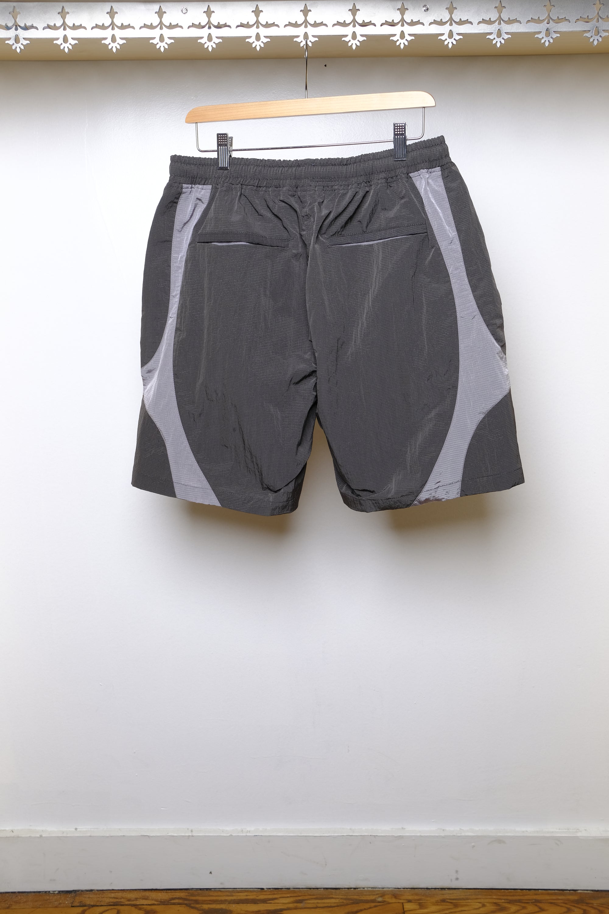 equis short in smoke/amethyst