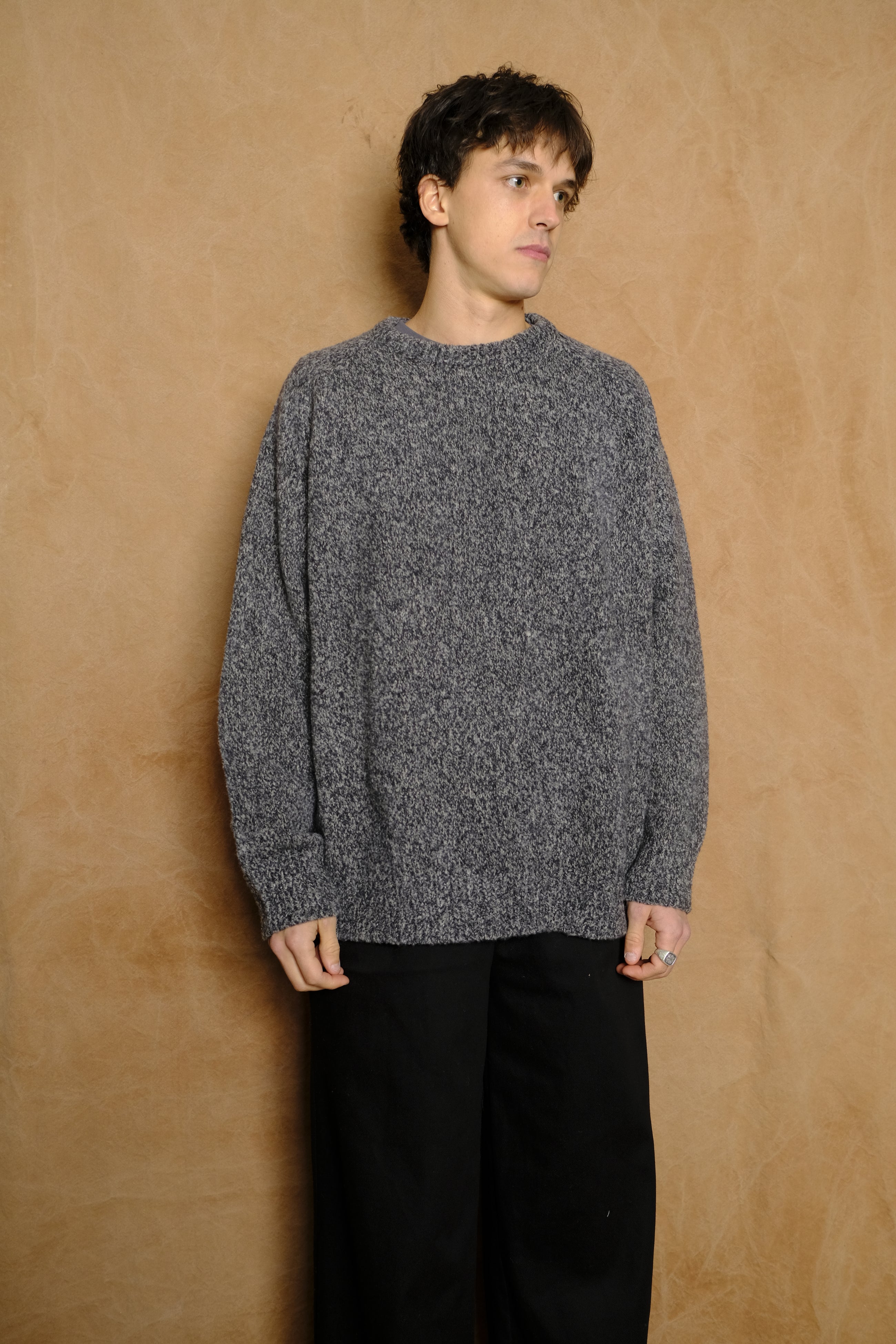 crew neck knit in charcoal