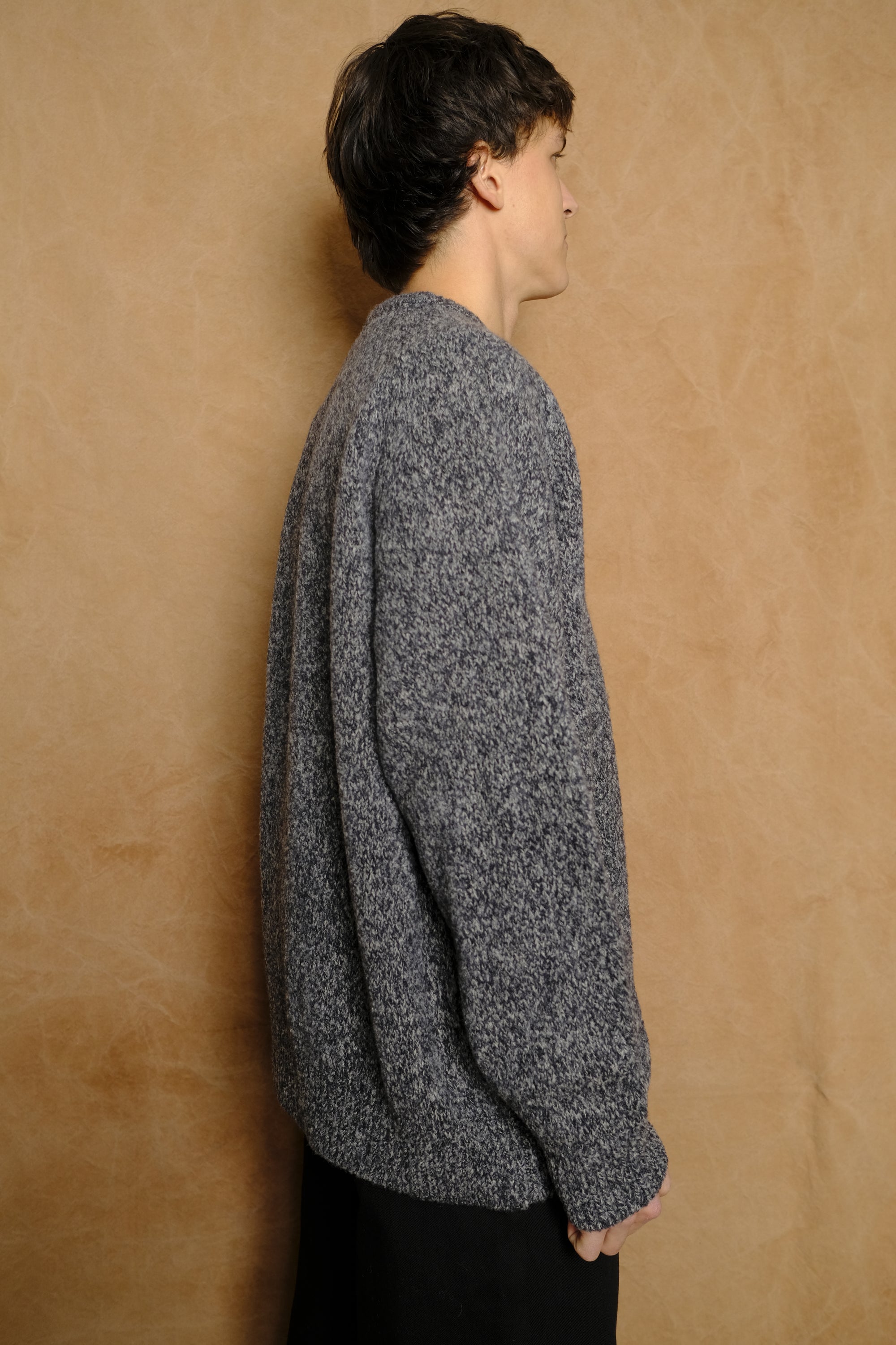 crew neck knit in charcoal