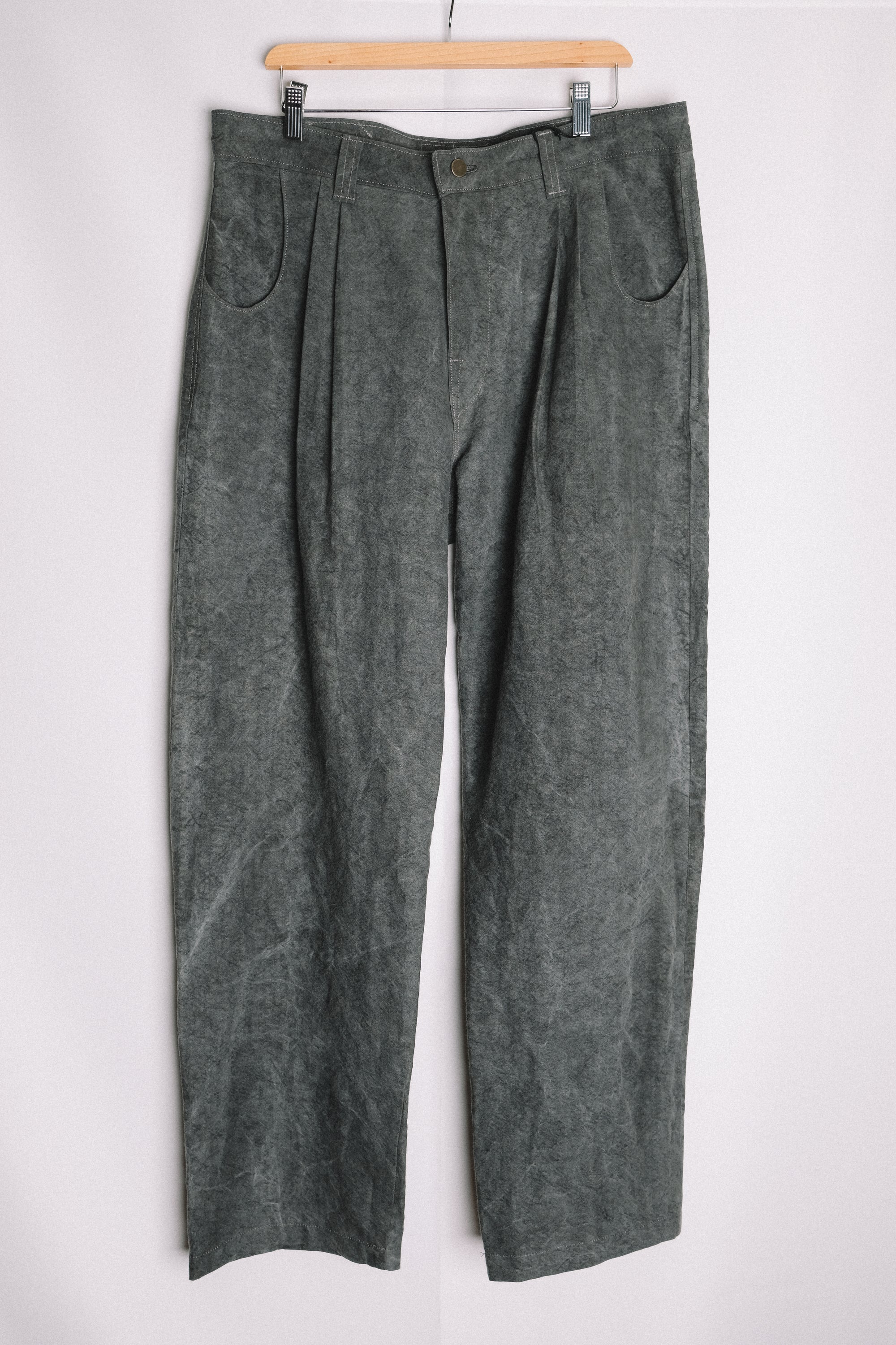 double pleat trouser in binchotan dyed linen/washi poplin