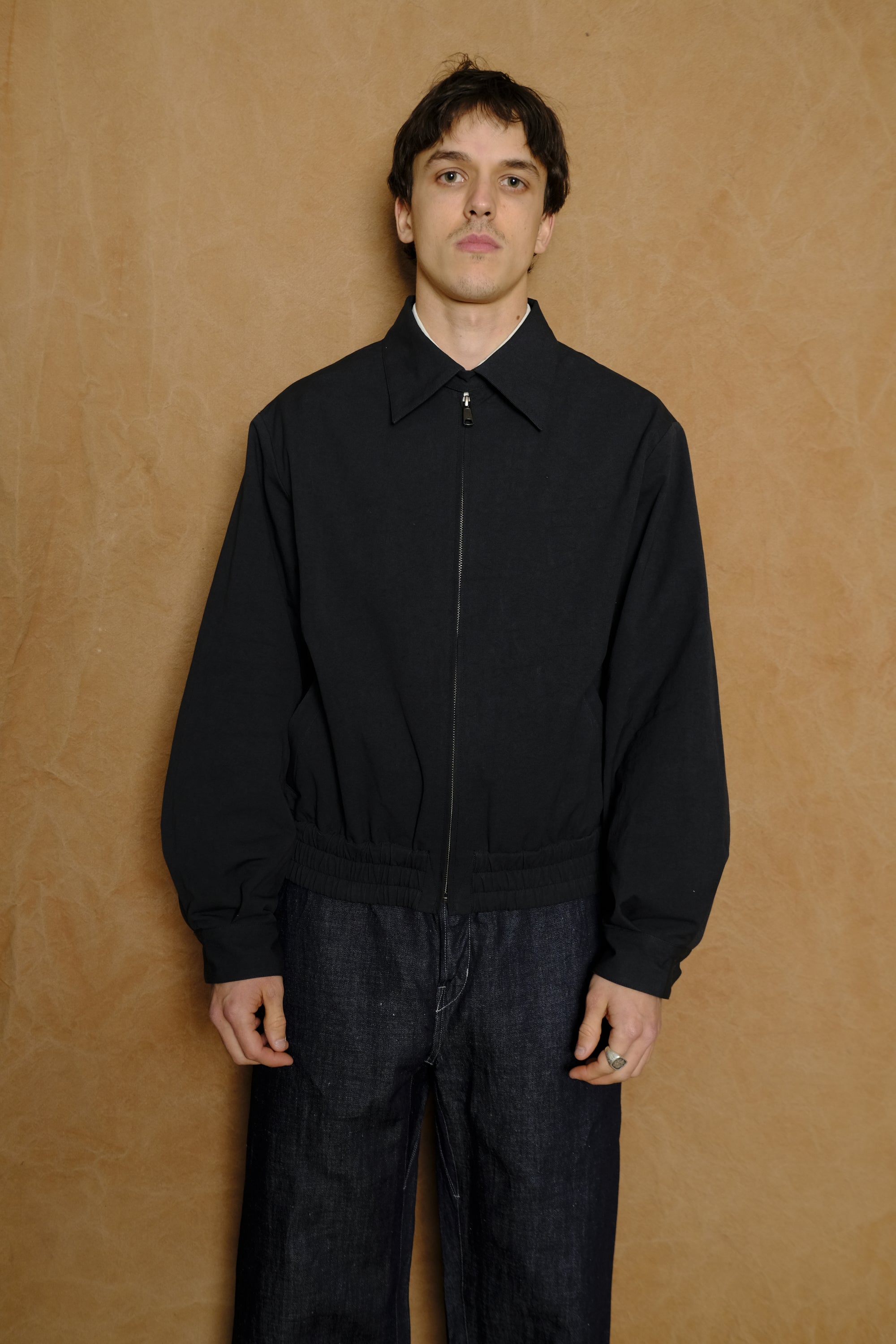 zip up short blouson in black
