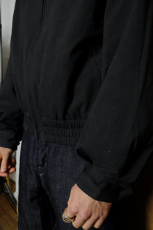 zip up short blouson in black