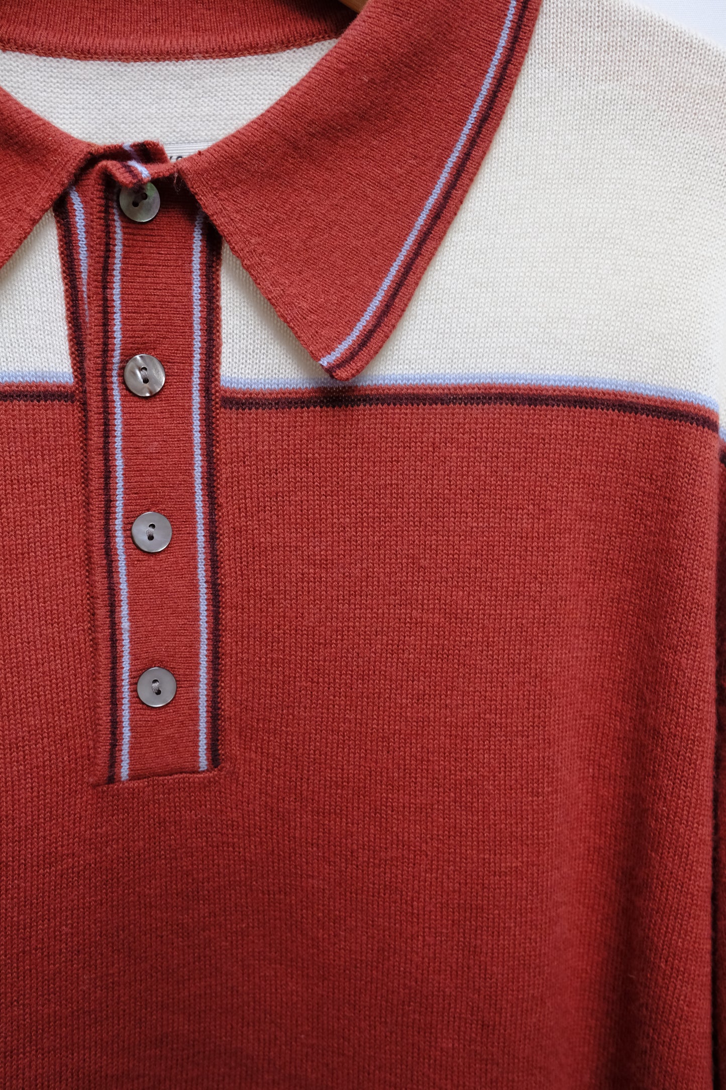 kowalski knit polo in burgundy/cream