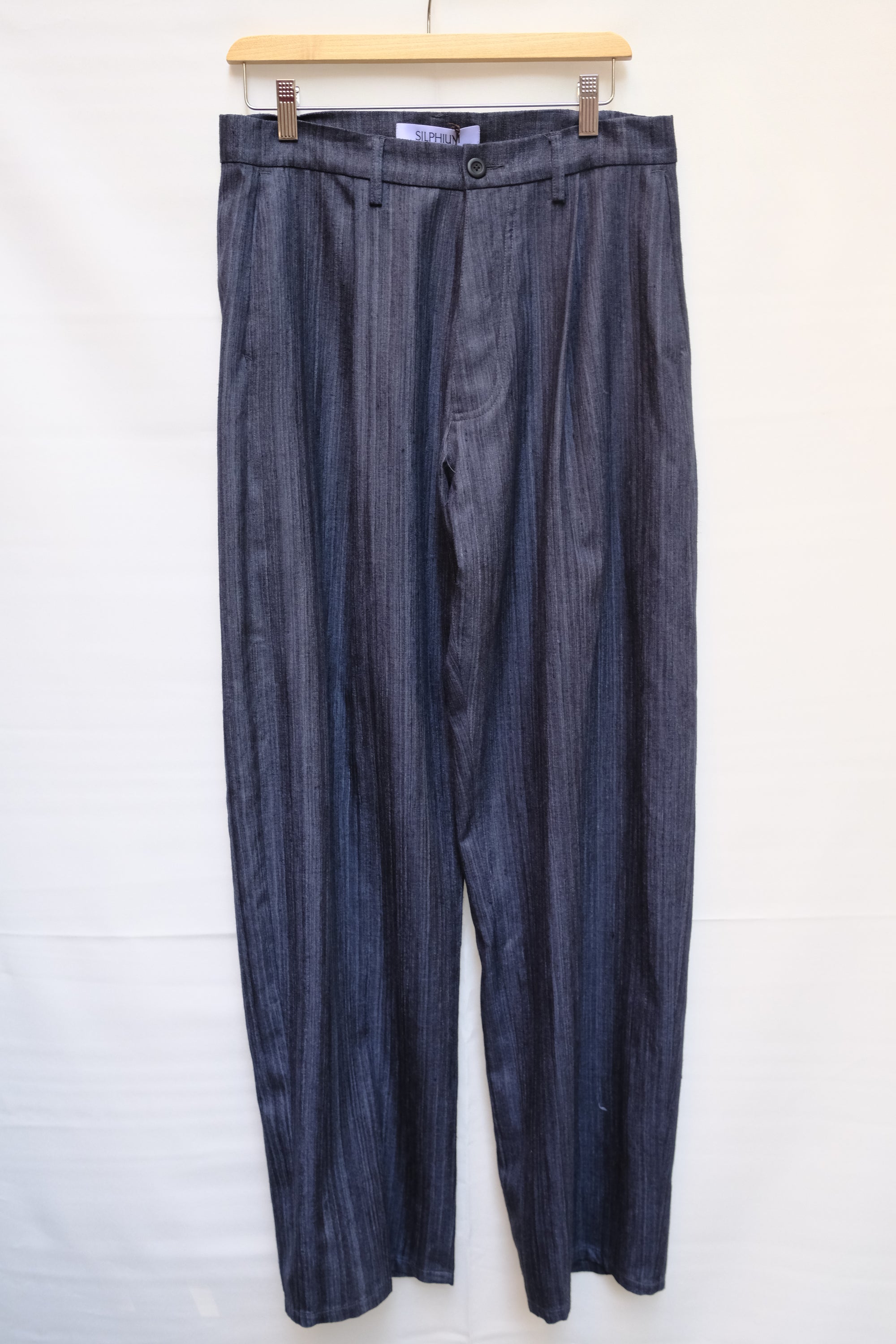 the curve trouser in raw silk