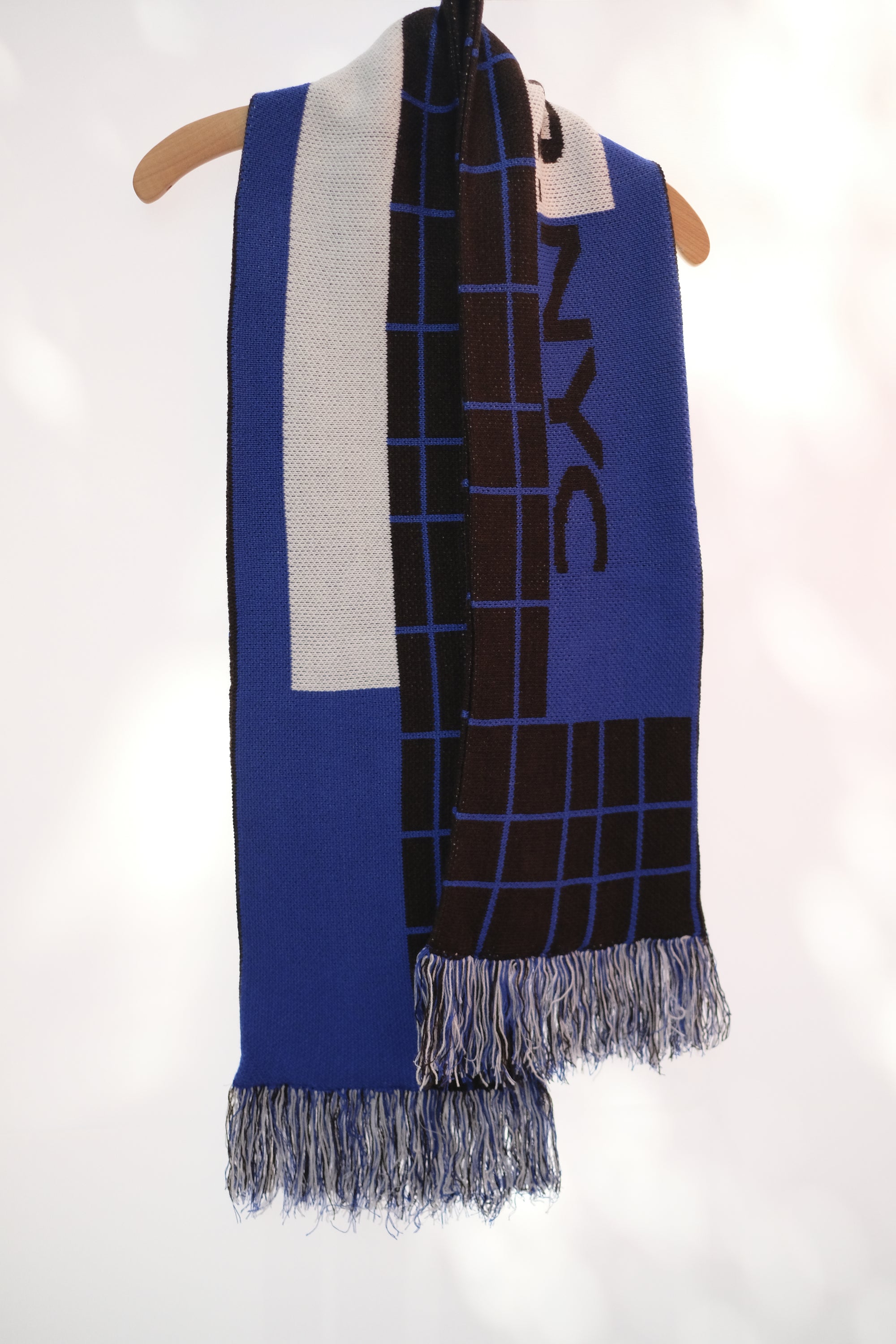 footie scarf in brown/blue