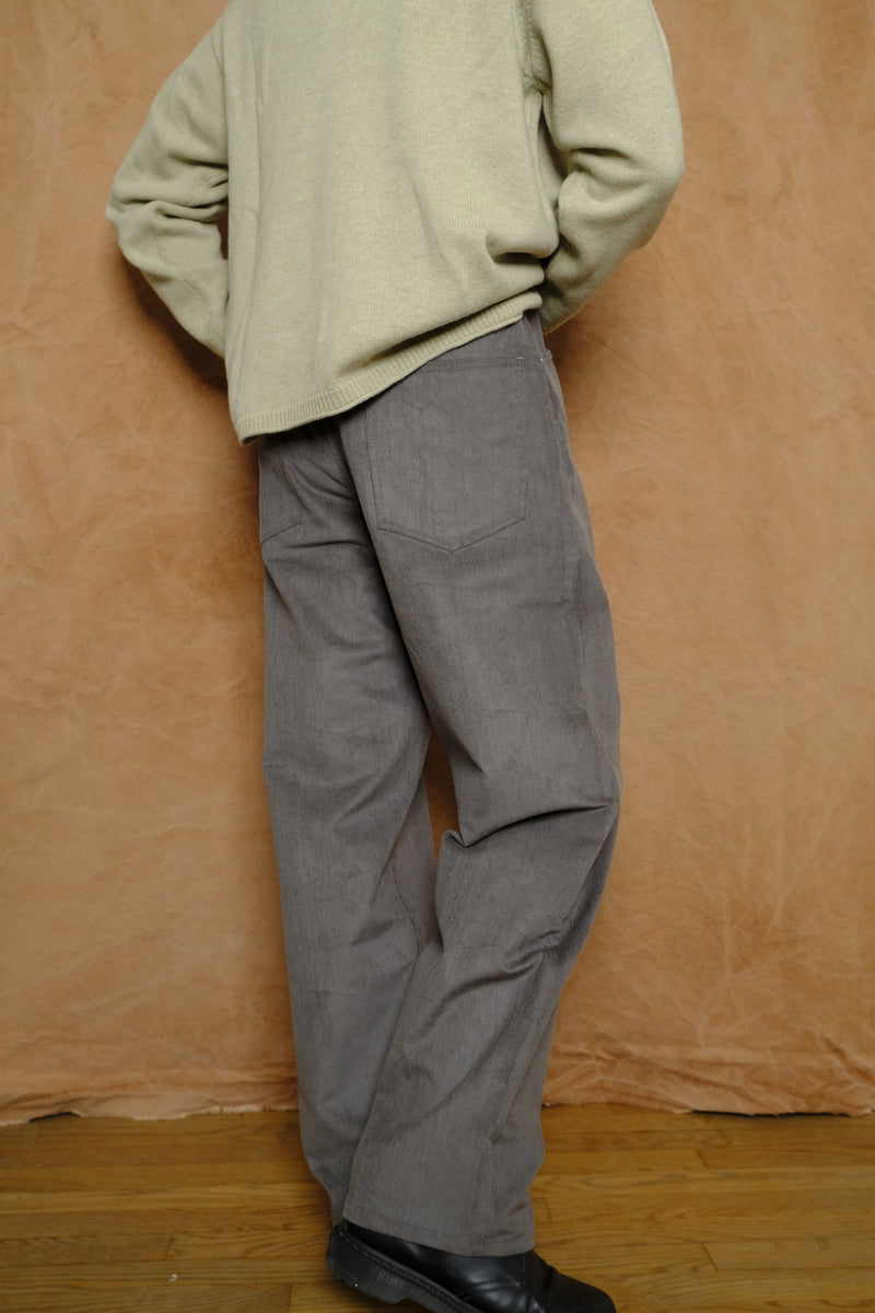 jean cut trouser in 18-wale pebble charcoal corduroy
