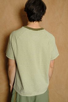 lo-fi tee in hunter stripe