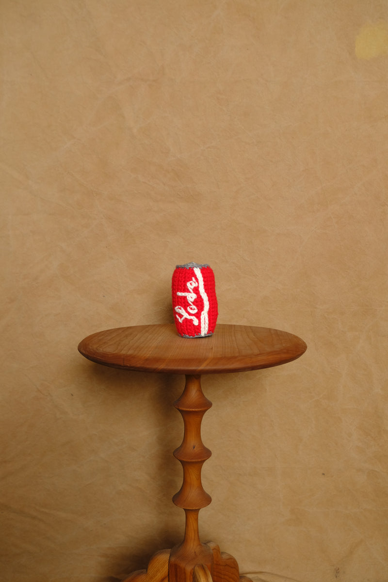 hand knitting soda can key ring in coke