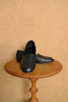 oval moca in black