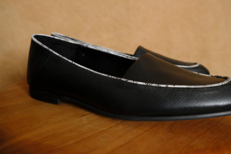 oval moca in black/python