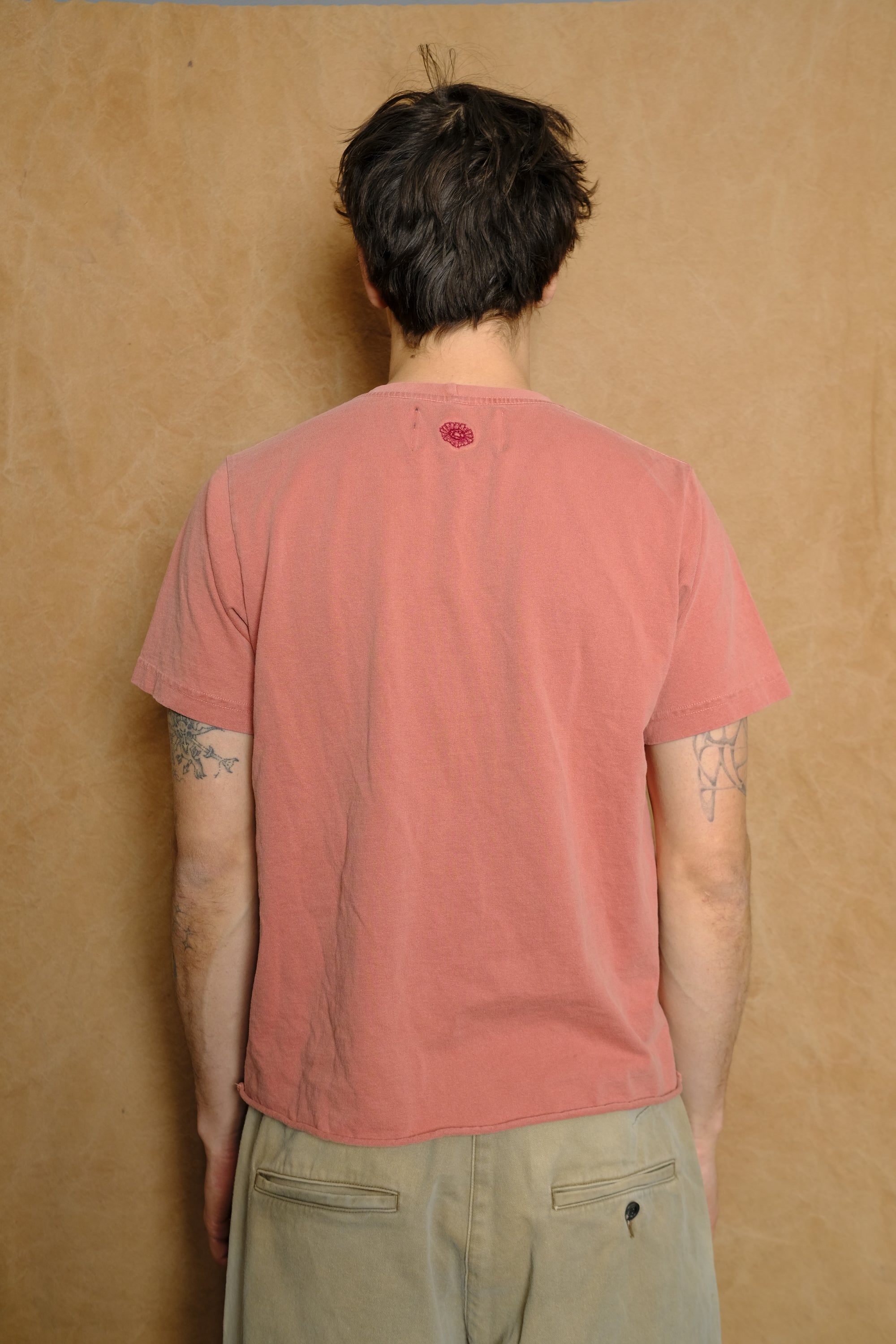 on the farm raw hem tee in tomato garden