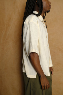 cropped short sleeve garson shirt in tropical natural
